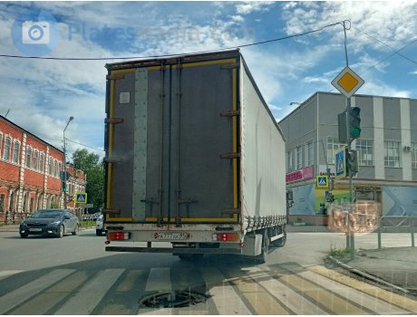 а777ак81, Volvo FL