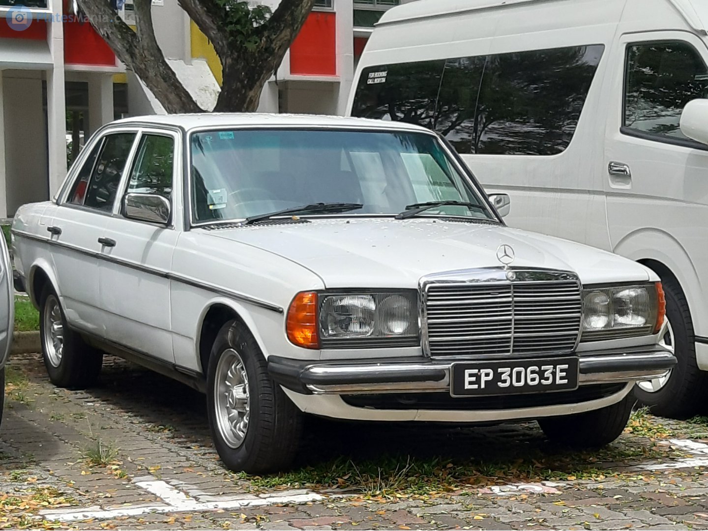 EP 3063 E, Mercedes-Benz E-Klasse 200–300 Sedan (W123), 1975­–1986