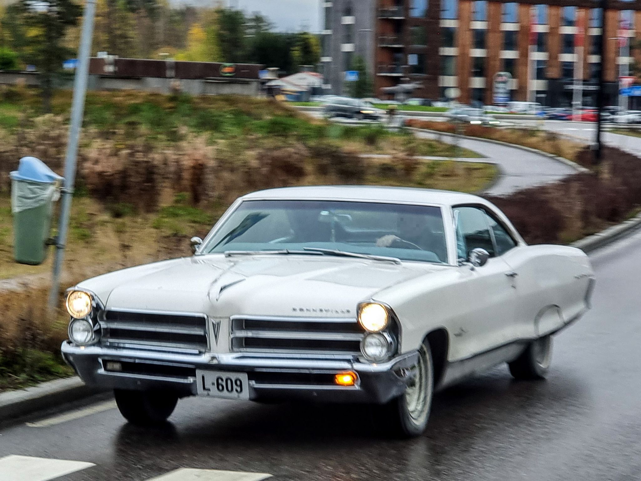 L-609, Pontiac Bonneville 4th gen 1965 2-door Hardtop (26237/26287; B-body), 1964–1965