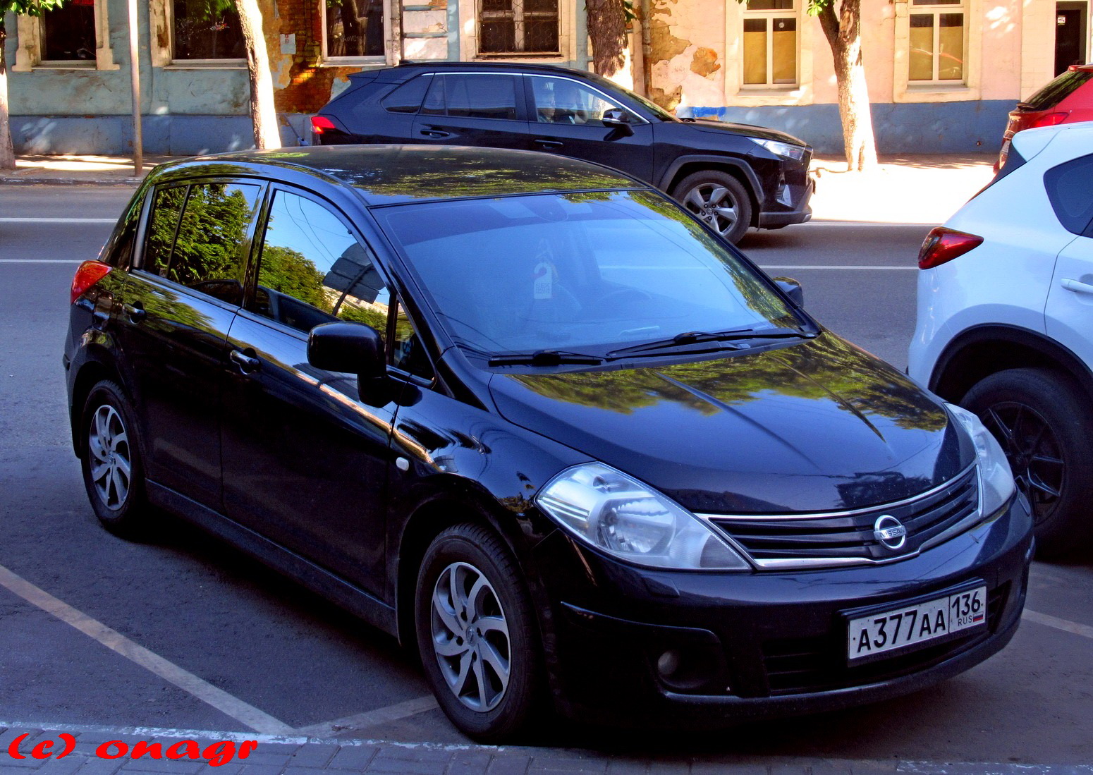 а 377 аа 136, Nissan Tiida 1st gen Hatch (C11), 2004–2012