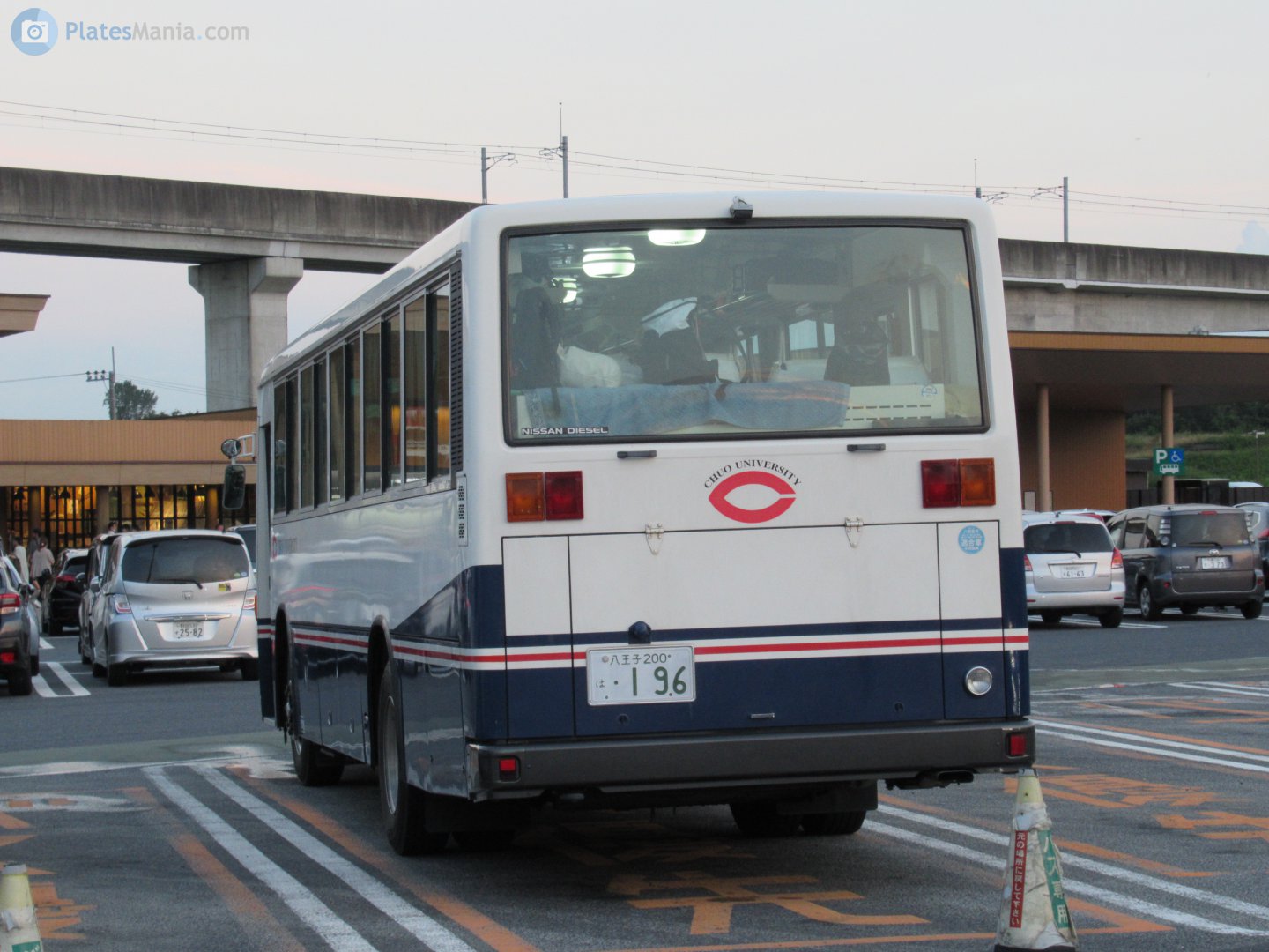八王子 200 は 196, Nissan Diesel Space Runner RM 