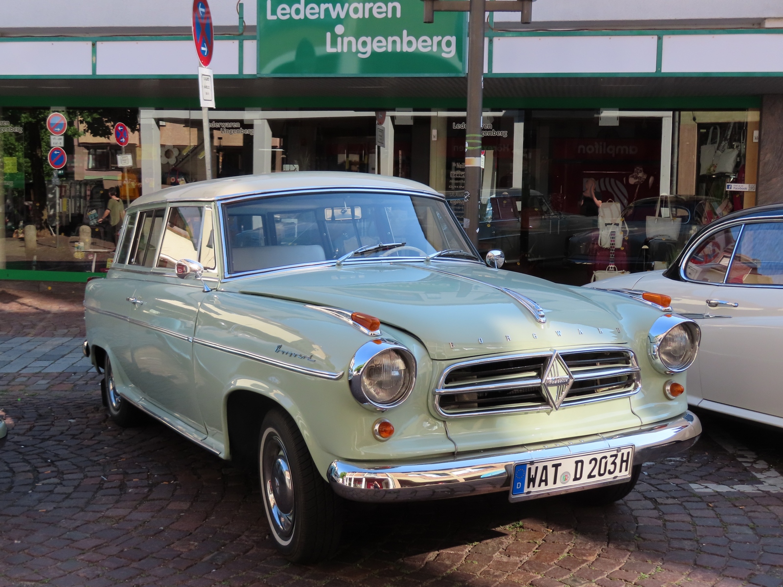 WAT D 203 H, Borgward Isabella 1st gen 3-door Combi, 1955–1961 (–1965 for LATAM-market)