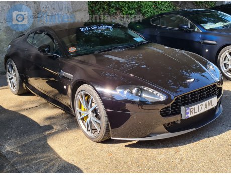 RL17 AML, Aston Martin V8 Vantage