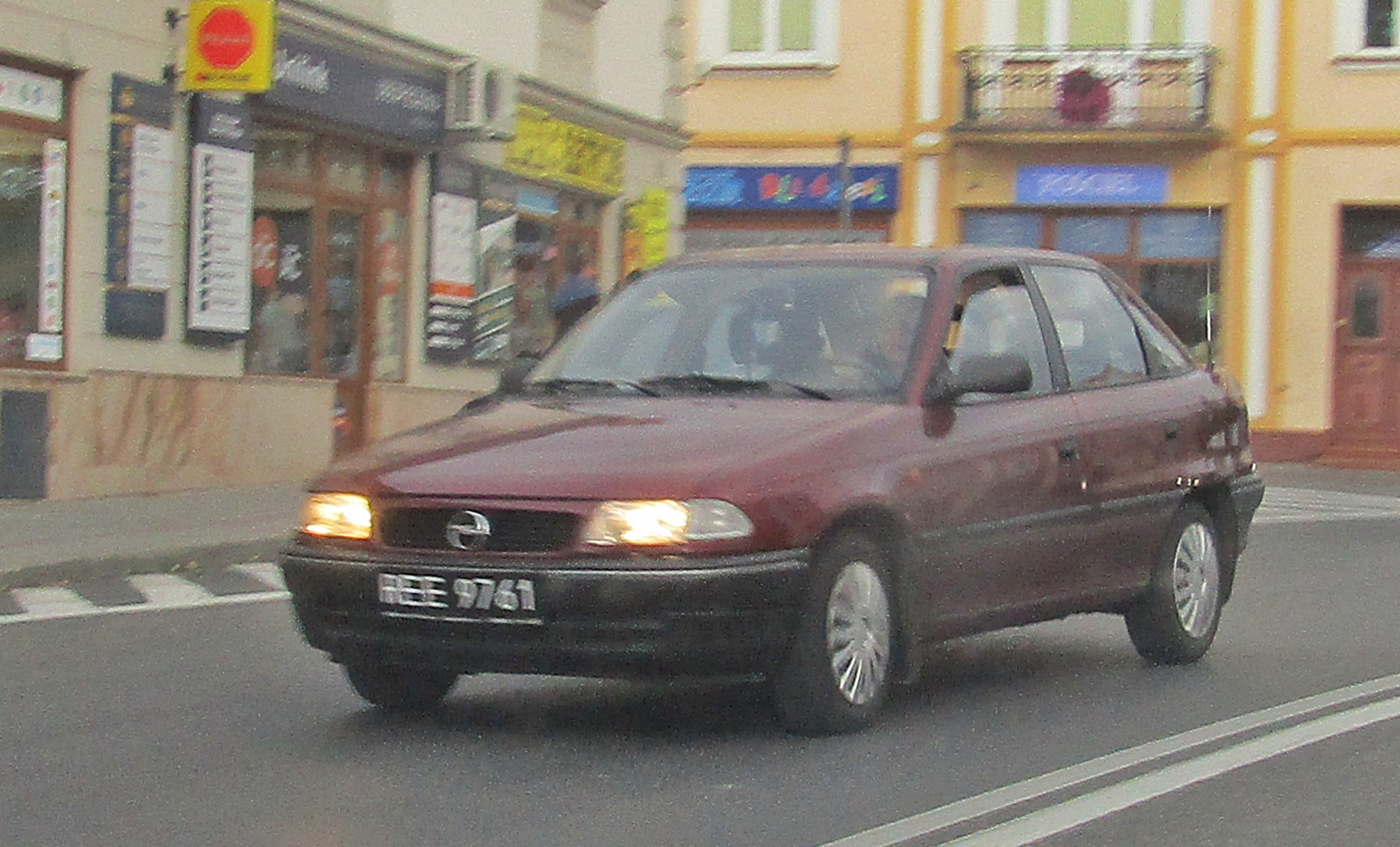 REE 9761, Opel Astra 1st gen Sedan (F; T92), 1992–1998 (–2002 for Eastern Europe)