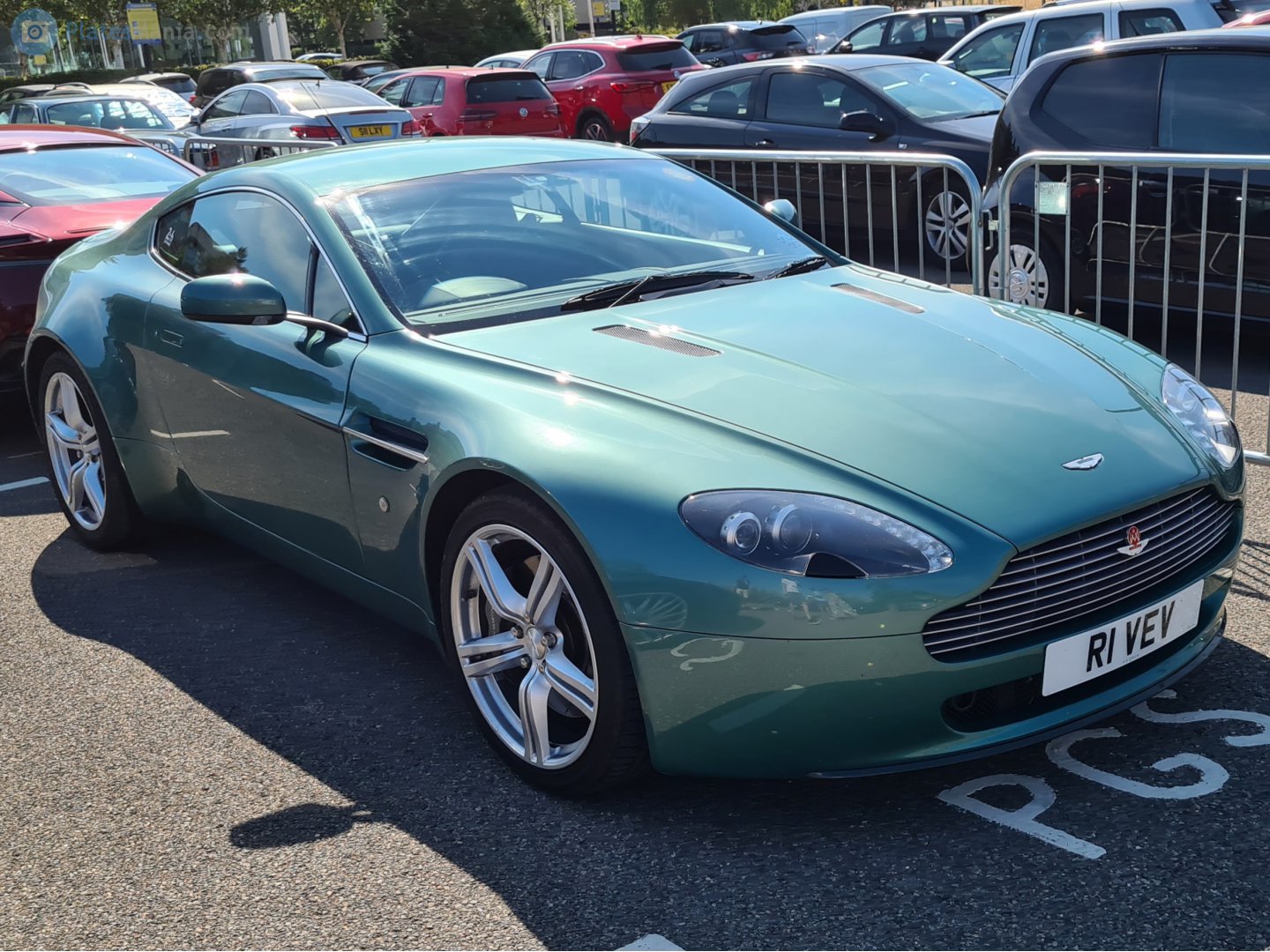 R1VEV, Aston Martin V8 Vantage 