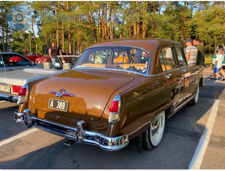 A 389, GAZ 21 Волга