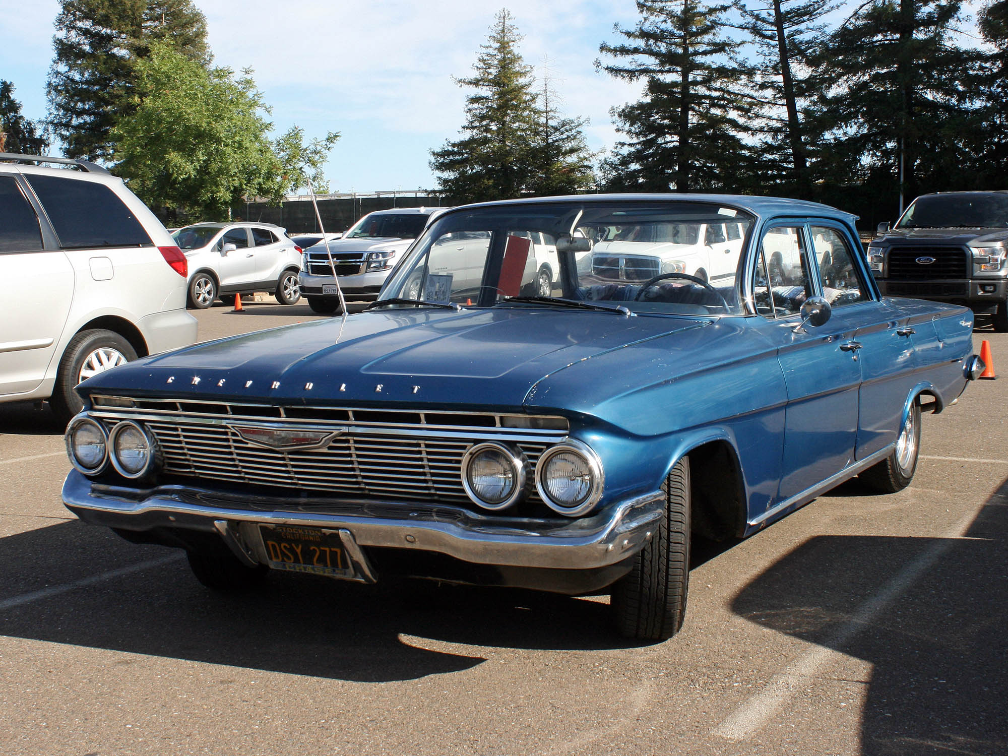 DSY 277, Chevrolet Biscayne 2nd gen 1961 4-door Sedan (1169/1269; B-body), 1960–1961