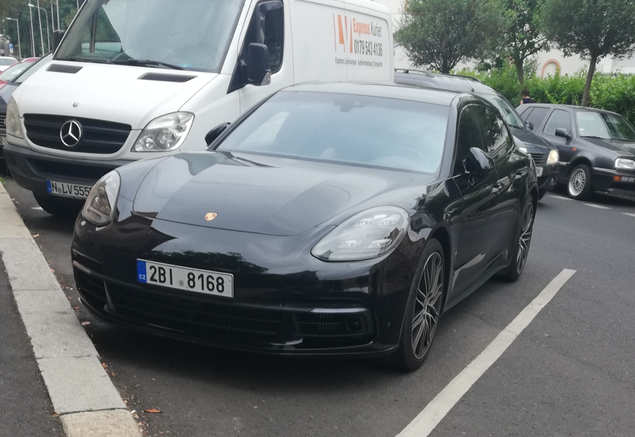 2BI 8168, Porsche Panamera 2nd gen Sport Turismo (971), 2017–2023