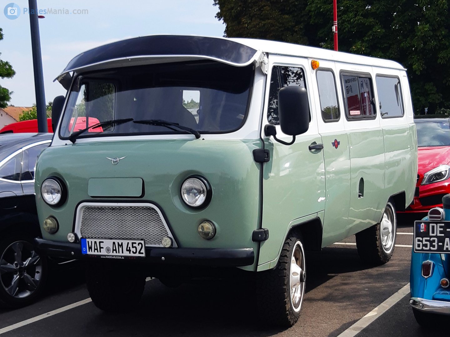 WAF AM 452, UAZ 452 452В/2206 Minibus, 1967–