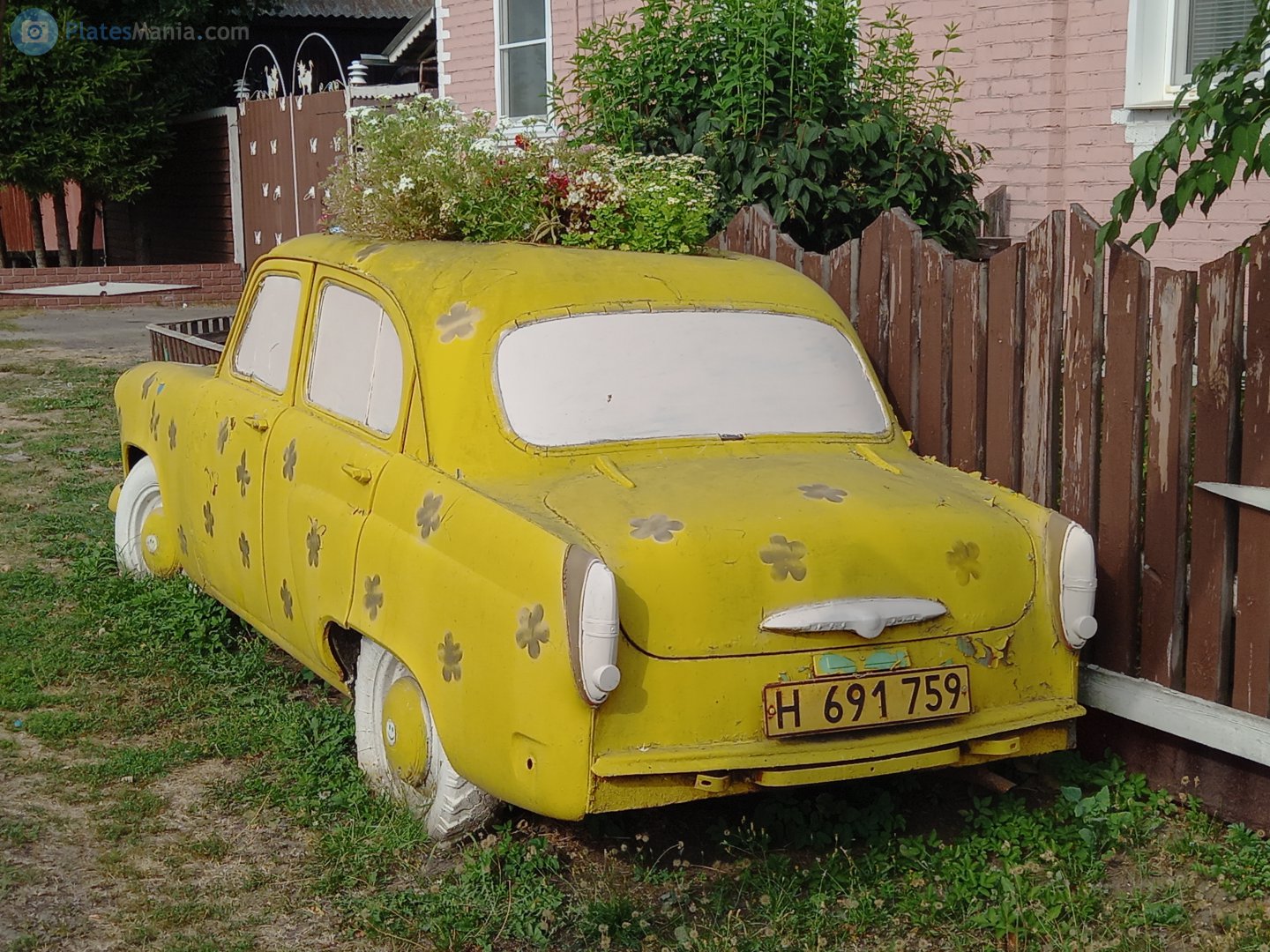 H 691759, License plate without vehicle 