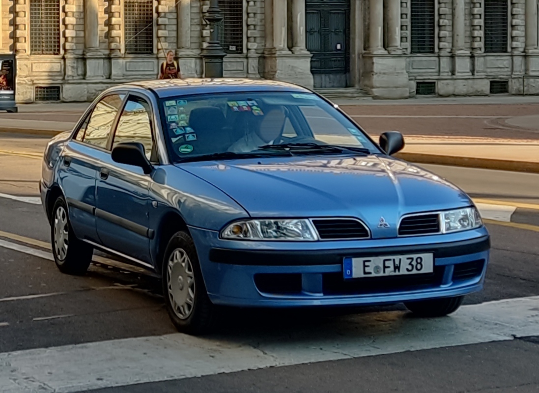 E FW 38, Mitsubishi Carisma 1st gen Sedan (DA2A), facelift, 1999–2004