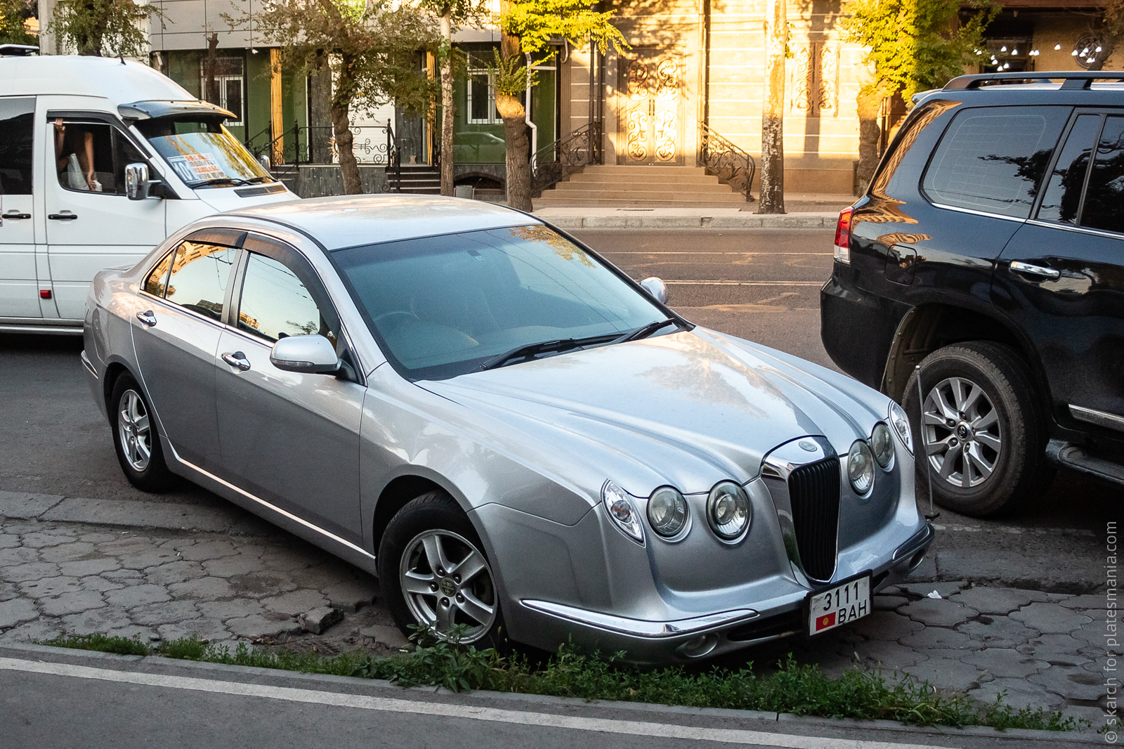 B 3111 AH, Mitsuoka Nouera 