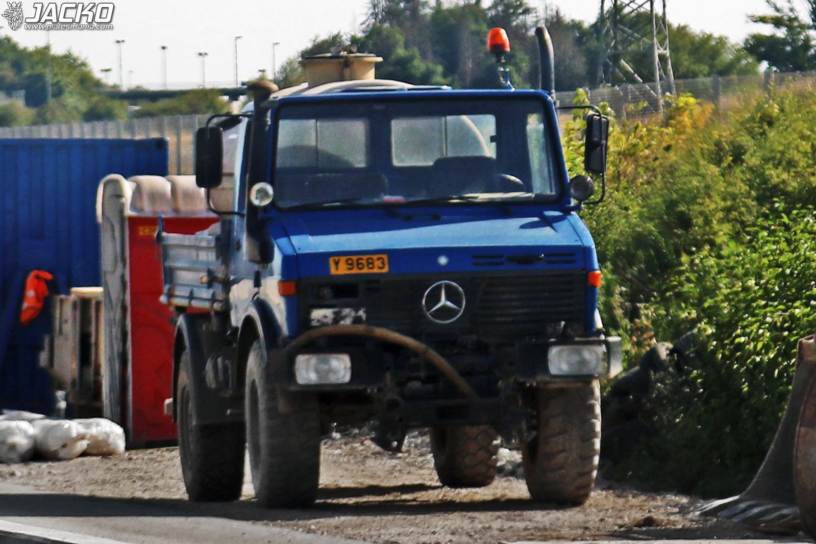 Y 9683, Mercedes-Benz Unimog 