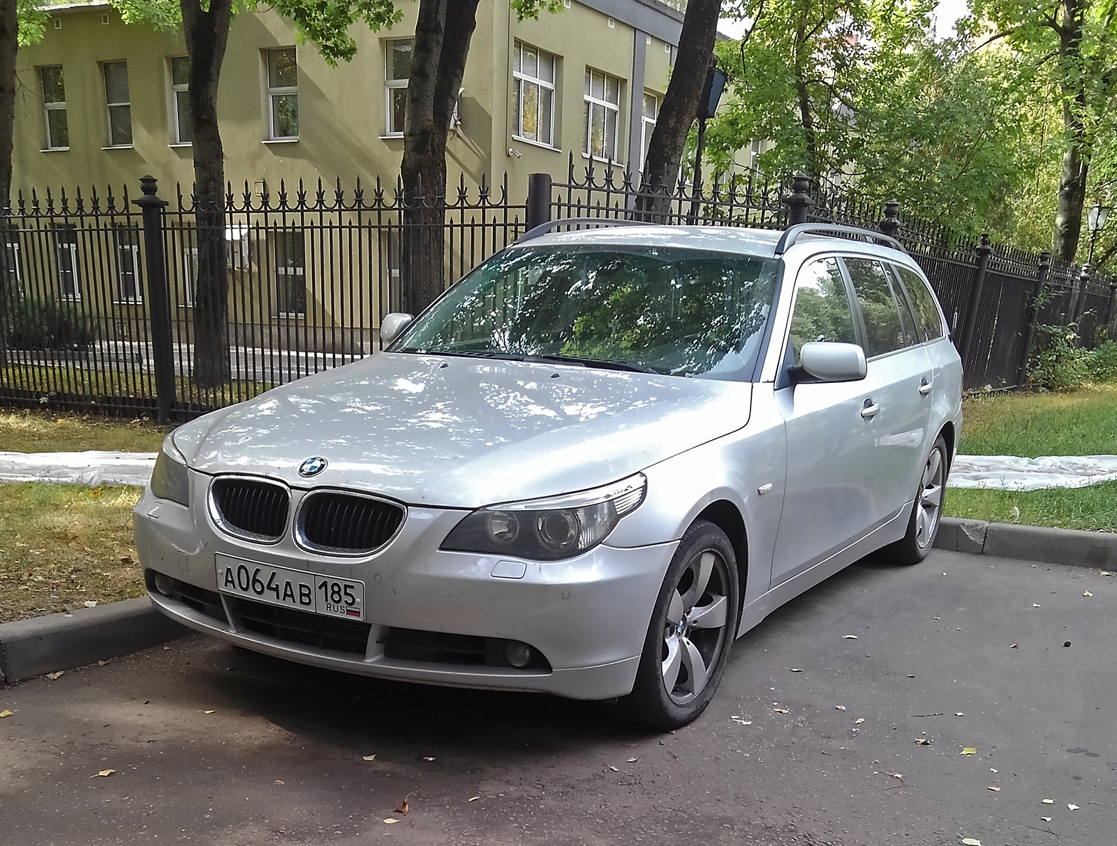 а 064 ав 185, BMW 5 Series 5th gen Touring (E61), 2004–2010