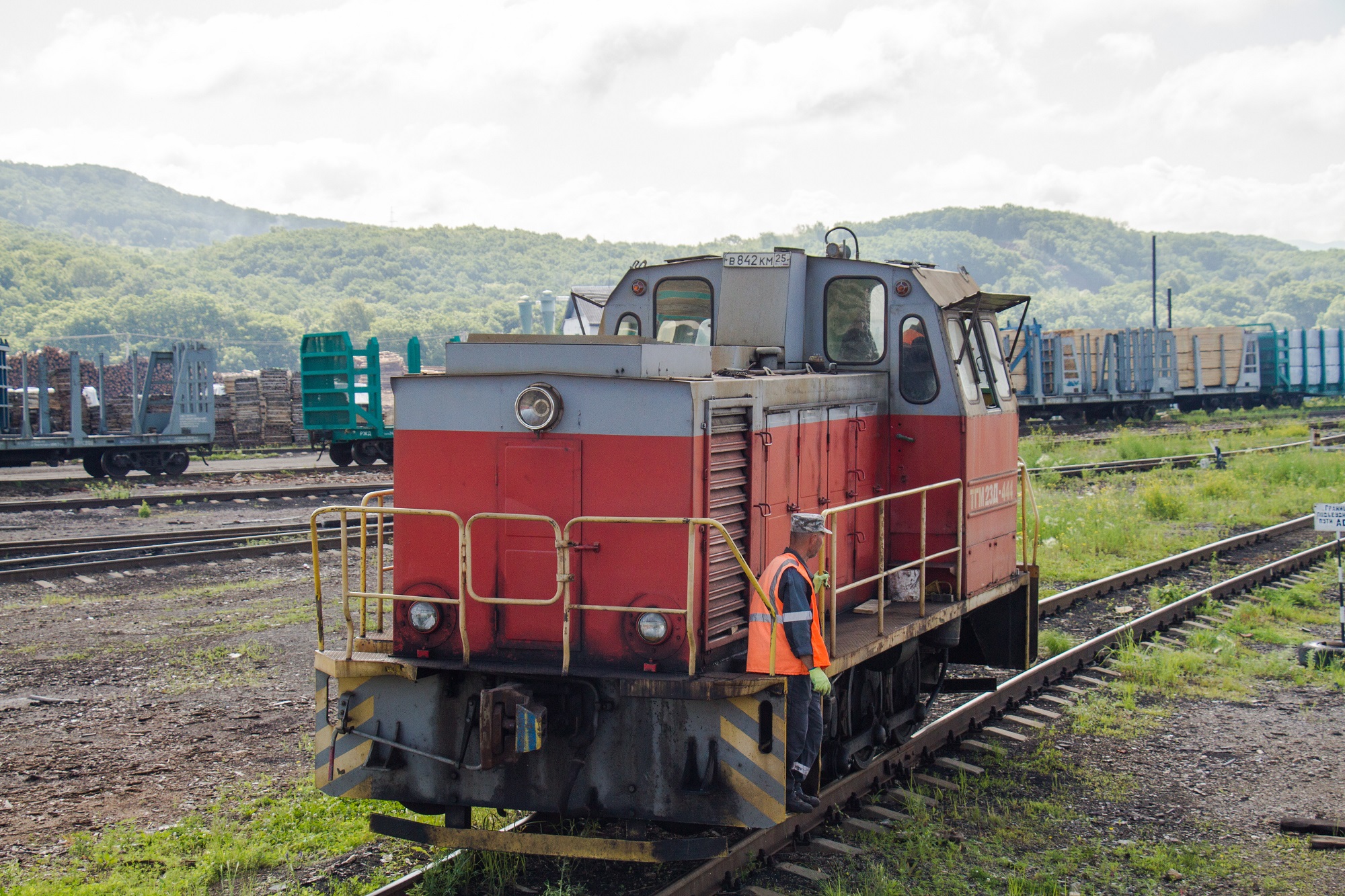 в 842 км 25, License plate without vehicle 
