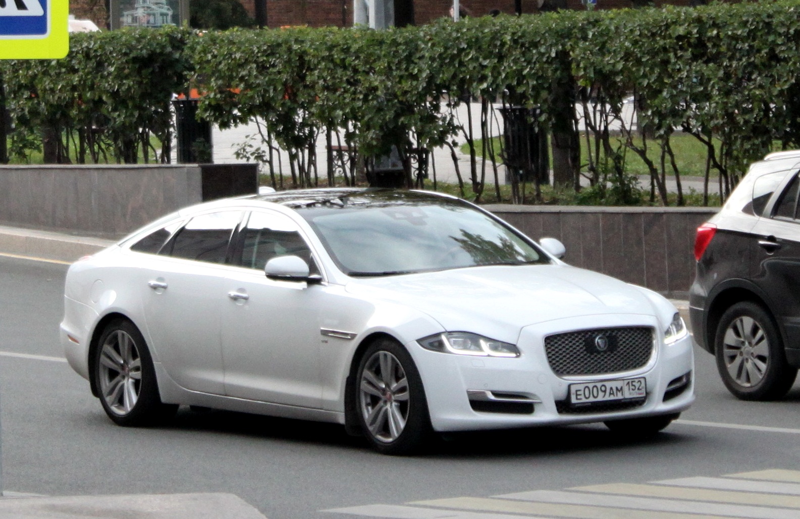 е 009 ам 152, Jaguar XJ 6th gen (X351), 2009–2019