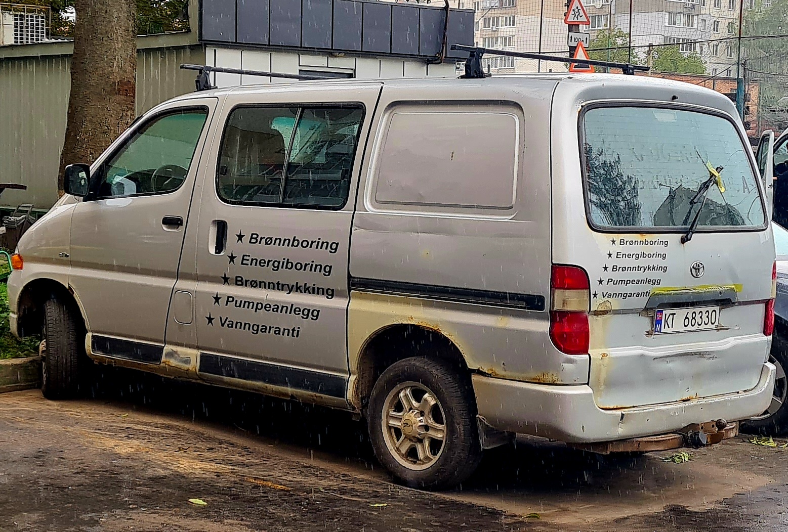 KT 68330, Toyota HiAce 4th gen Van (H100), 1989–2004