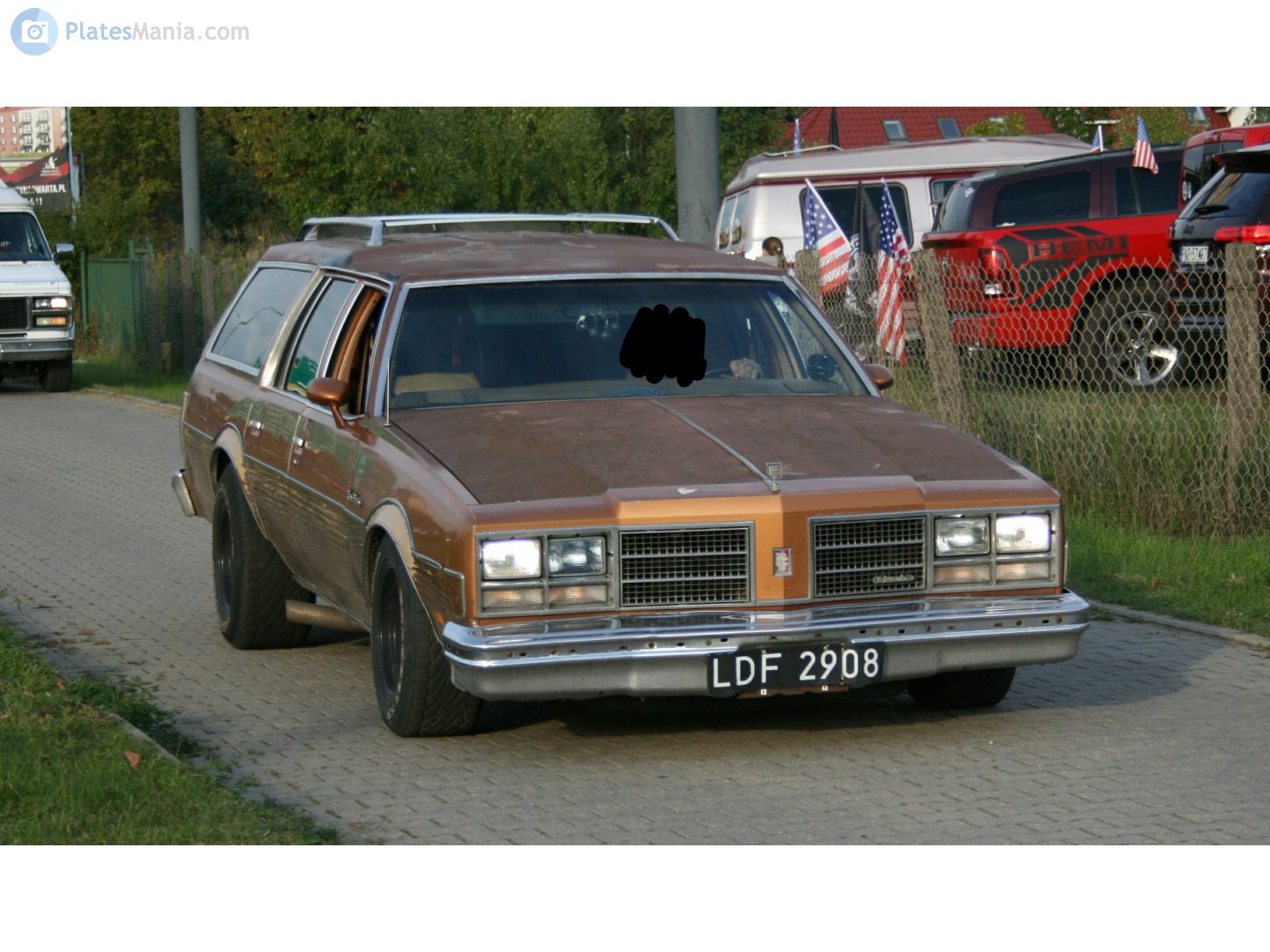 LDF 2908, Oldsmobile Custom Cruiser 