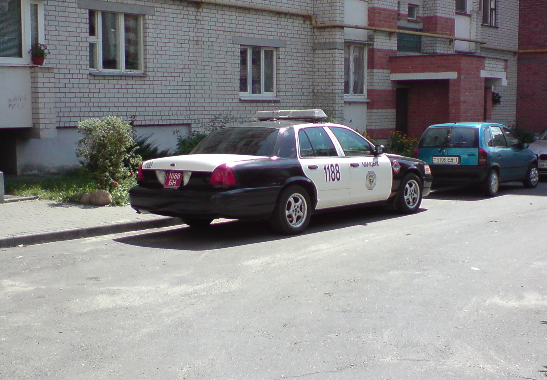 1088 БН, Ford Crown Victoria 2nd gen (EN114), 1997–2012