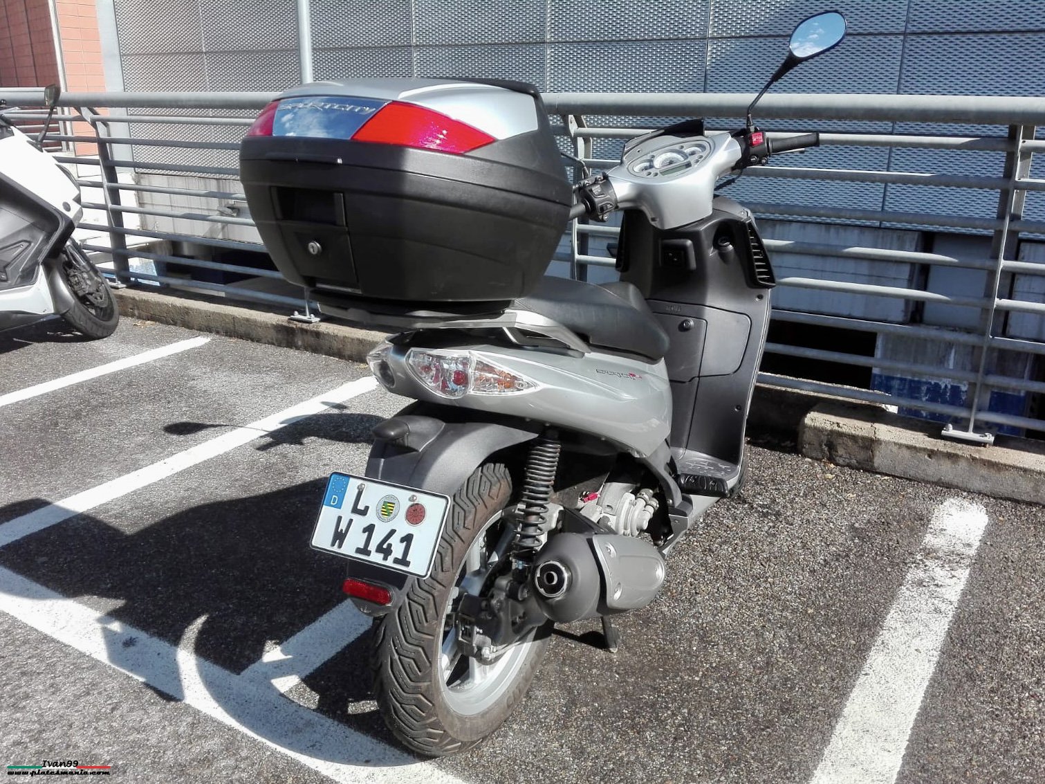 L W 141, Aprilia SportCity 