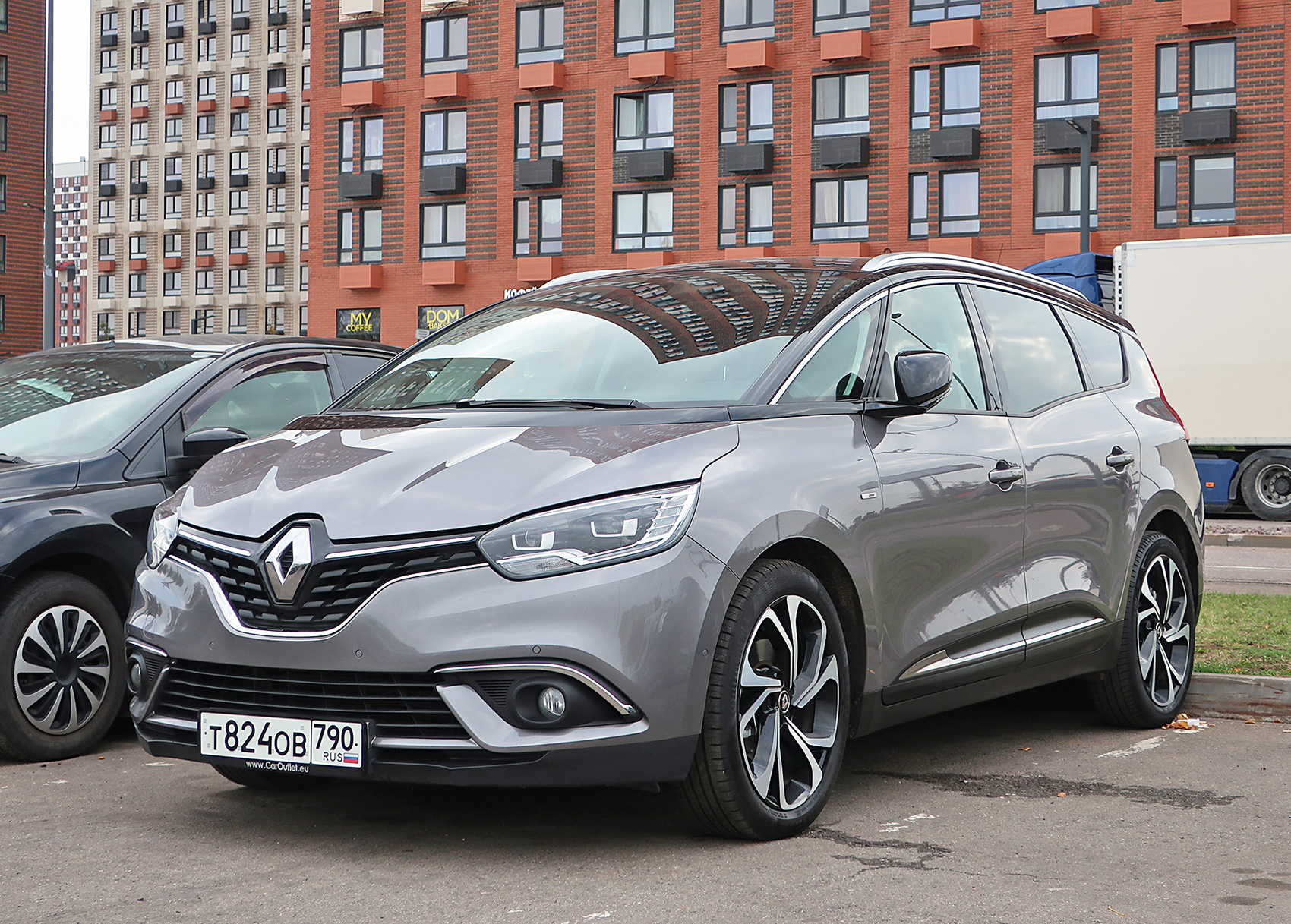 т 824 ов 790, Renault Scénic 4th gen Grand (RFA), 2016–2022