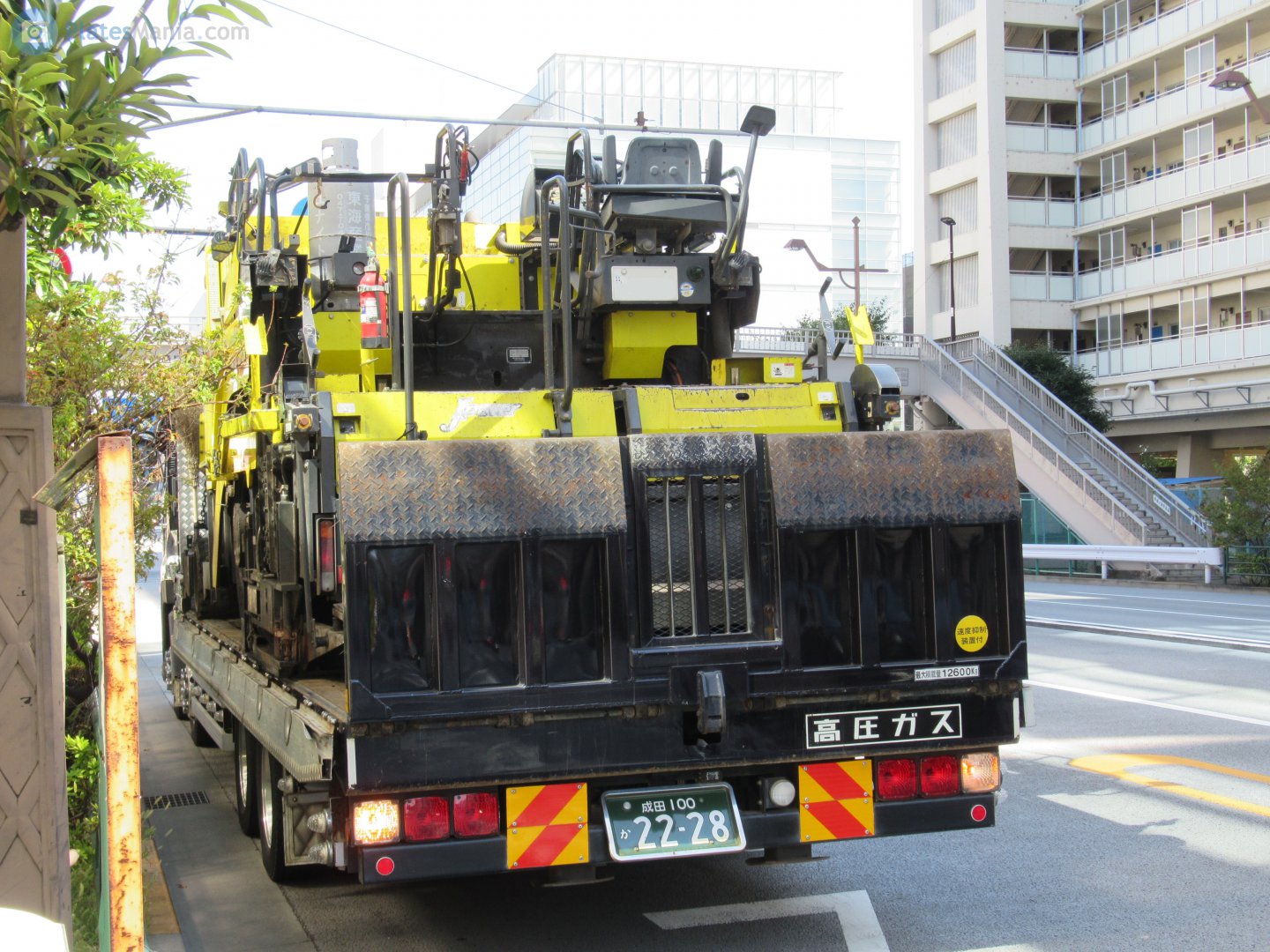 成田 100 か 2228, Nissan Diesel Quon 