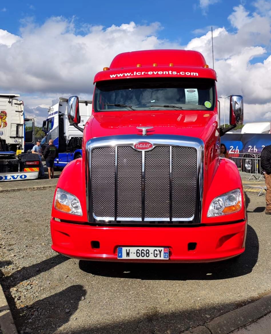 W-668-GY, Peterbilt 587 