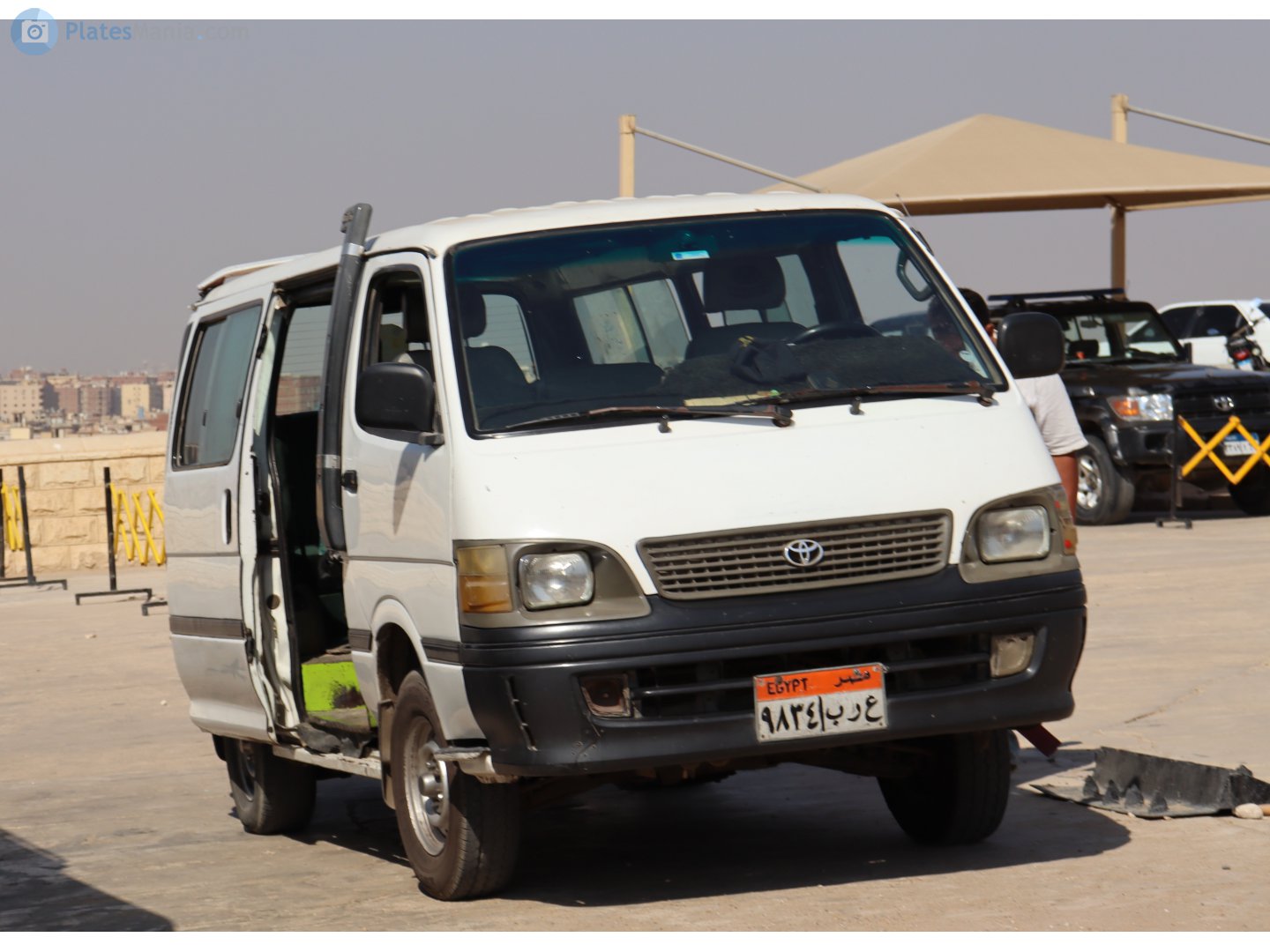 ٩٨٣٤ برع, Toyota HiAce 4th gen Van (H100), 1989–2004
