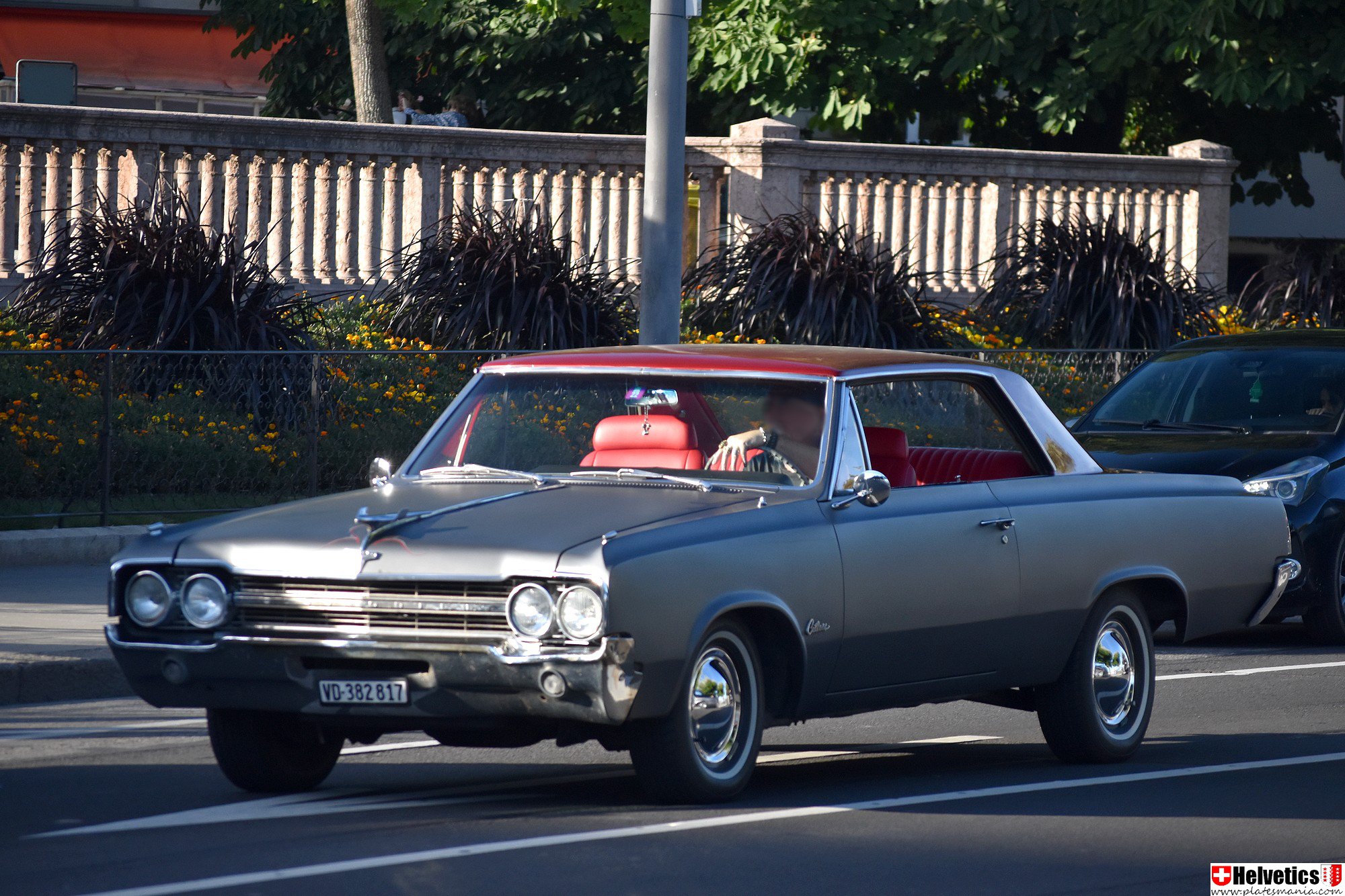 VD 382817, Oldsmobile F-85 2nd gen 1965 Cutlass Holiday Hardtop Coupe, 1st facelift, 1964–1965