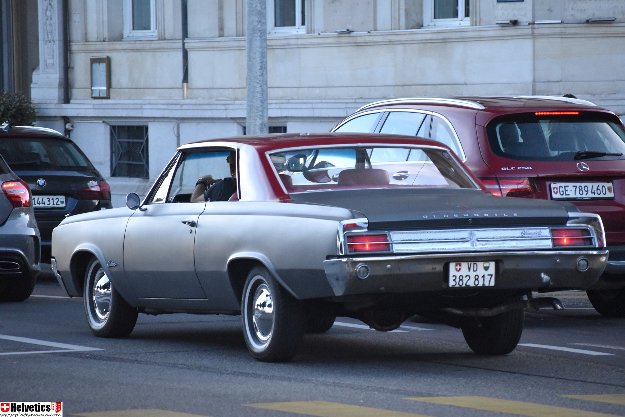 VD 382817, Oldsmobile F-85 2nd gen 1965 Cutlass Holiday Hardtop Coupe, 1st facelift, 1964–1965