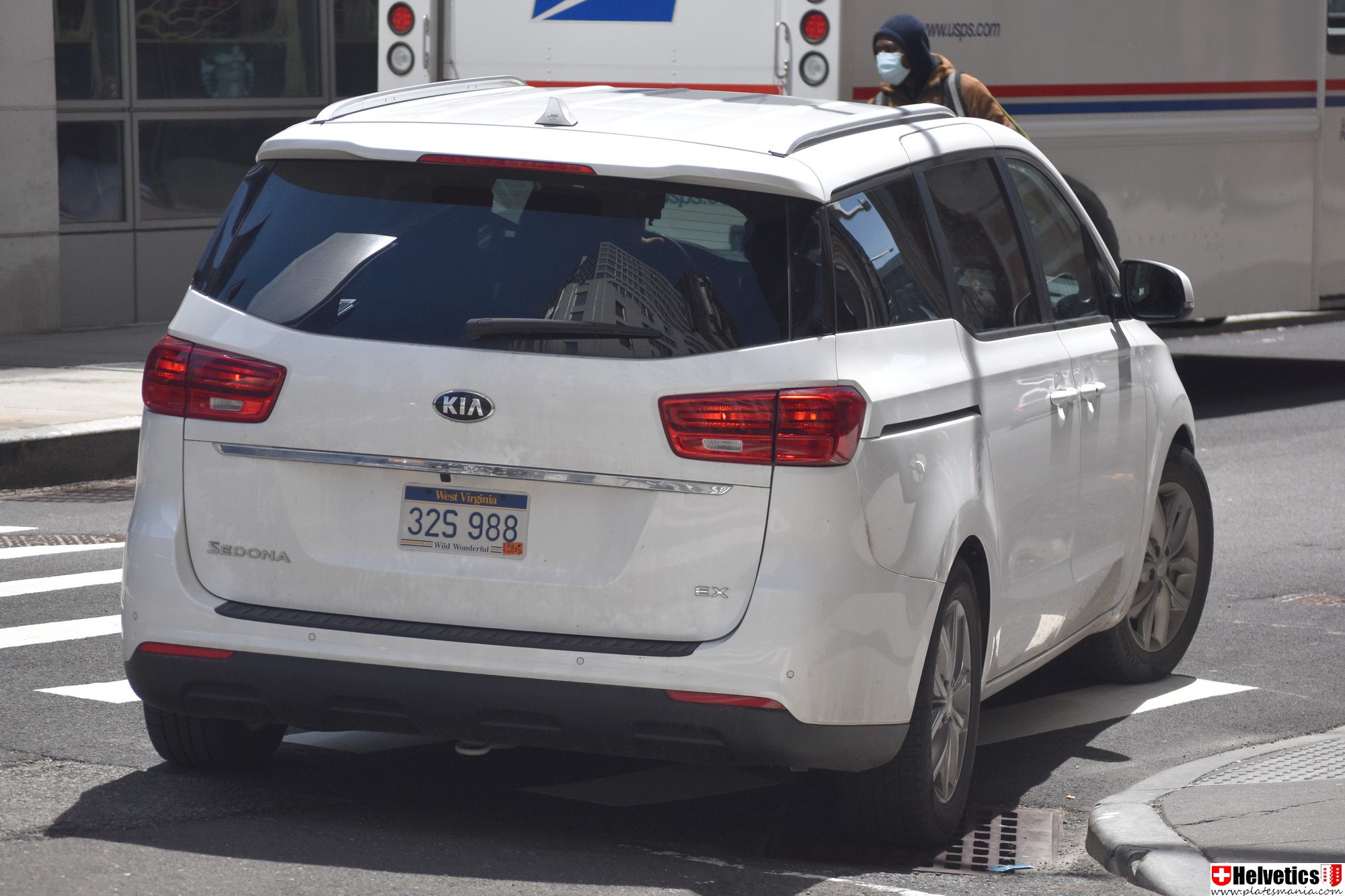 32S 988, Kia Sedona 3rd gen (Grand) (YP), 2014–2021