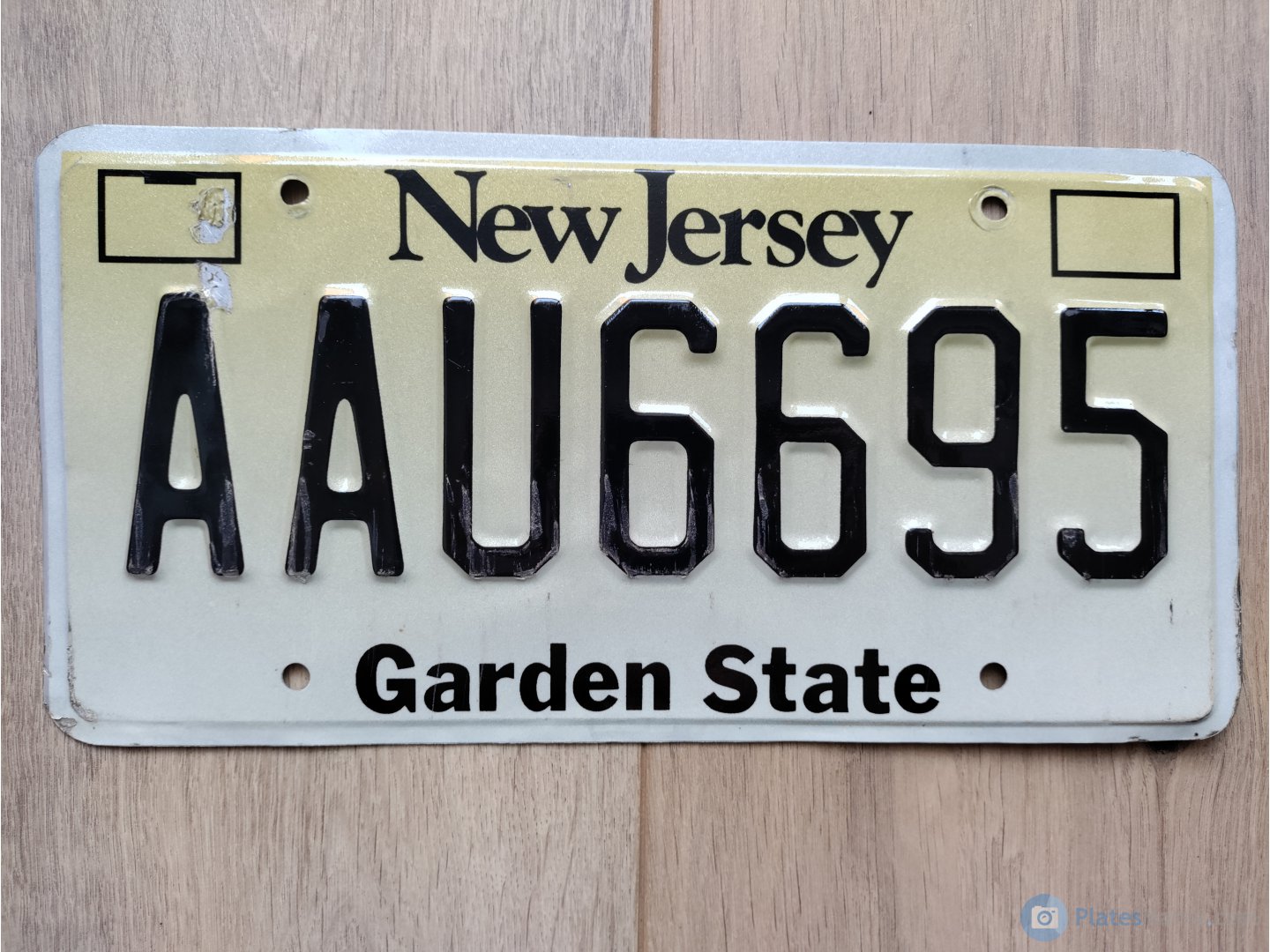 AAU6695, License plate without vehicle 