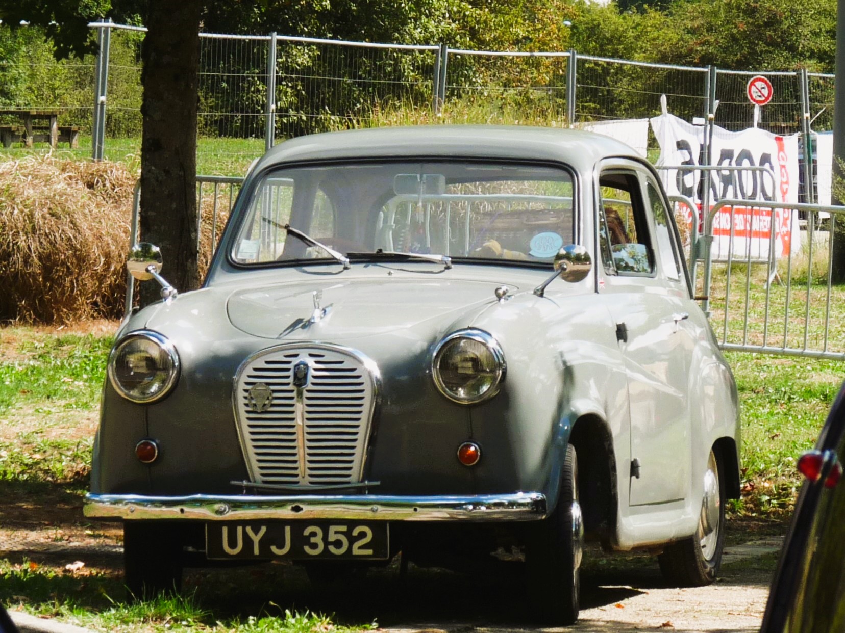 UYJ352, Austin A35 Sedan, 1956–1959