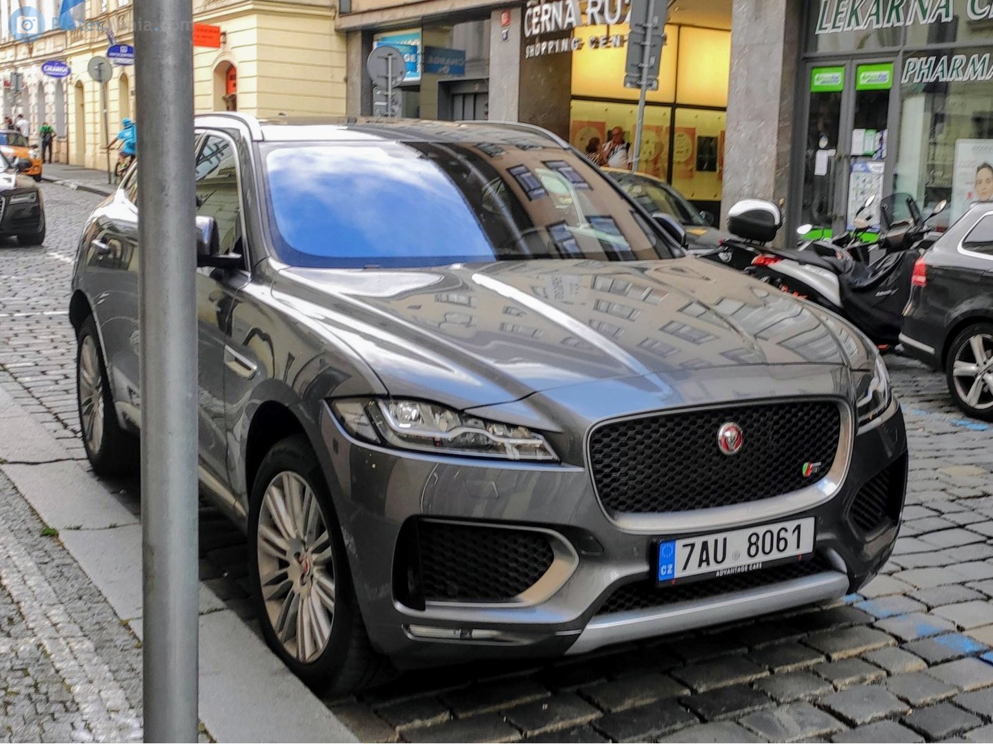 7AU 8061, Jaguar F-Pace 1st gen (X761), 2016–