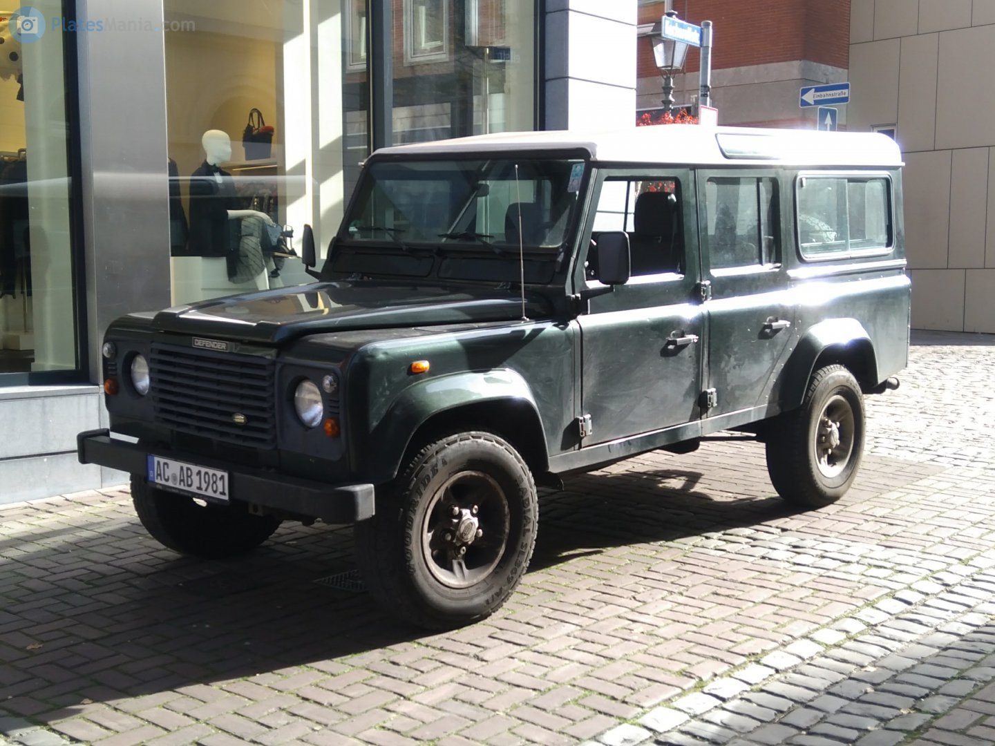AC AB 1981, Land Rover Defender 