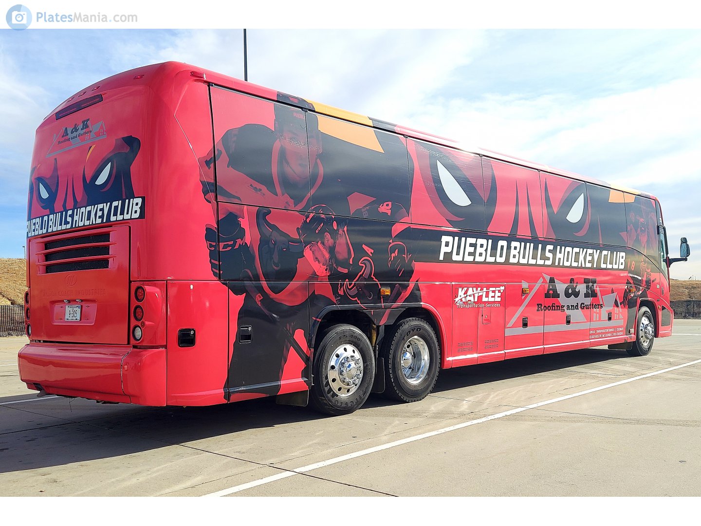 9-305, Motor Coach Industries J-Series 