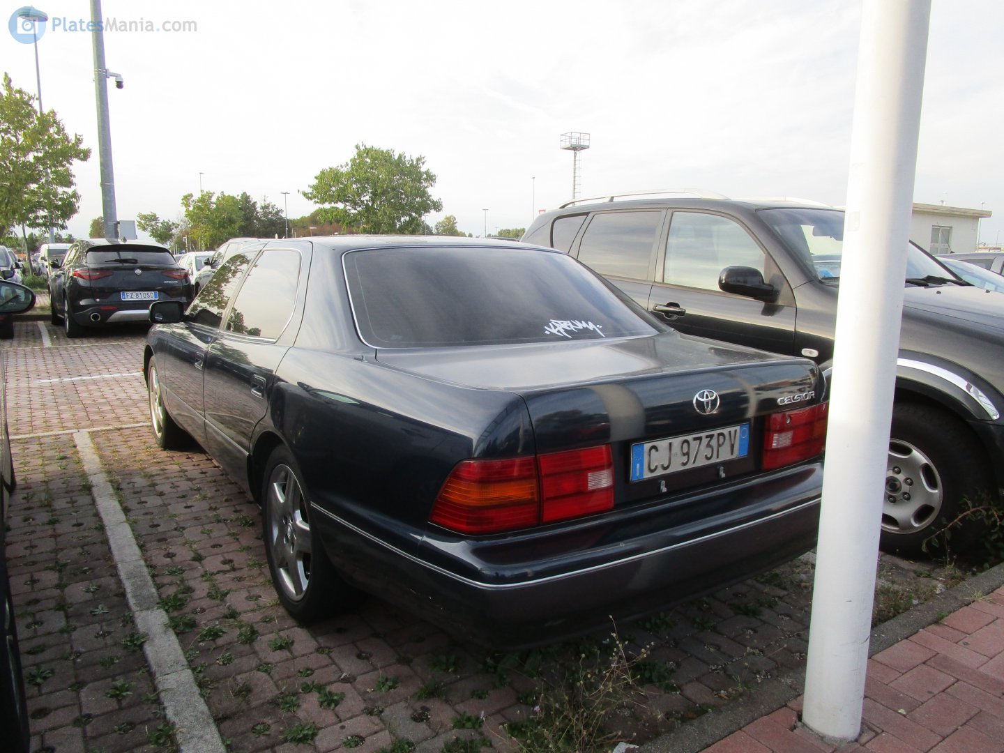 CJ 973 PV, Toyota Celsior 2nd gen (UCF20/21), 1994–2000
