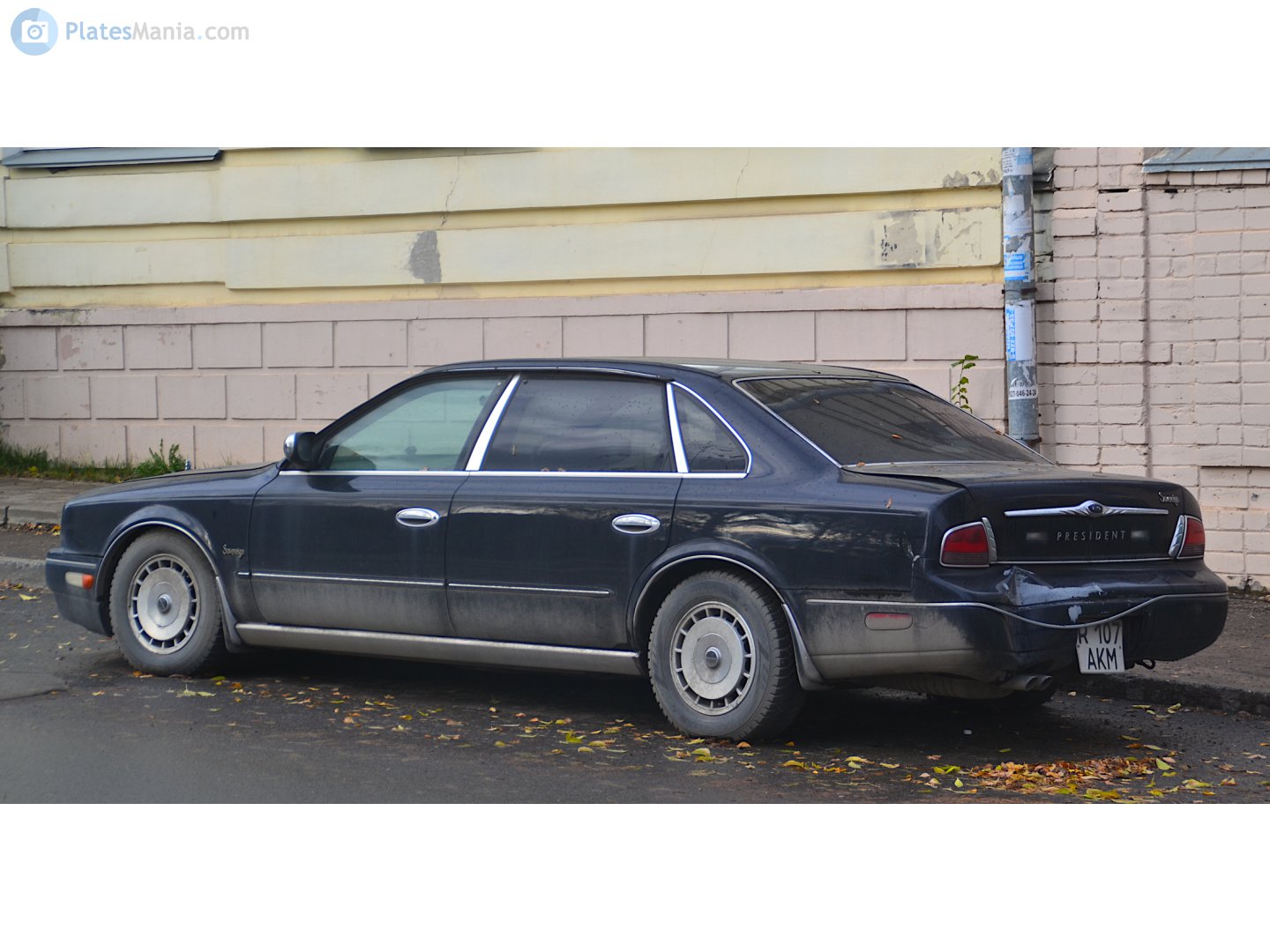 R 107 AKM, Nissan President 3rd gen (HG50), 1990–1998