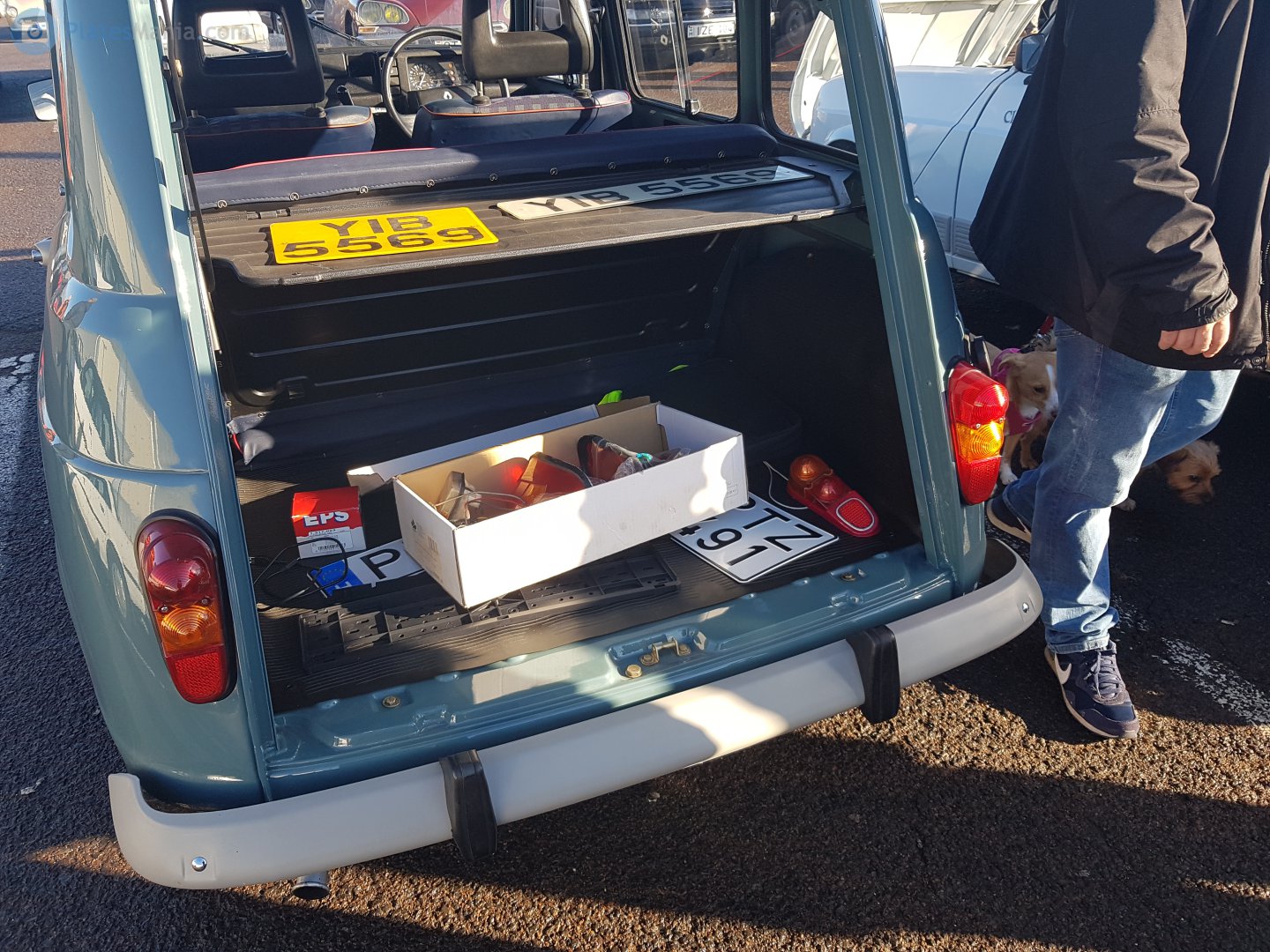 YIB5569, License plate without vehicle 