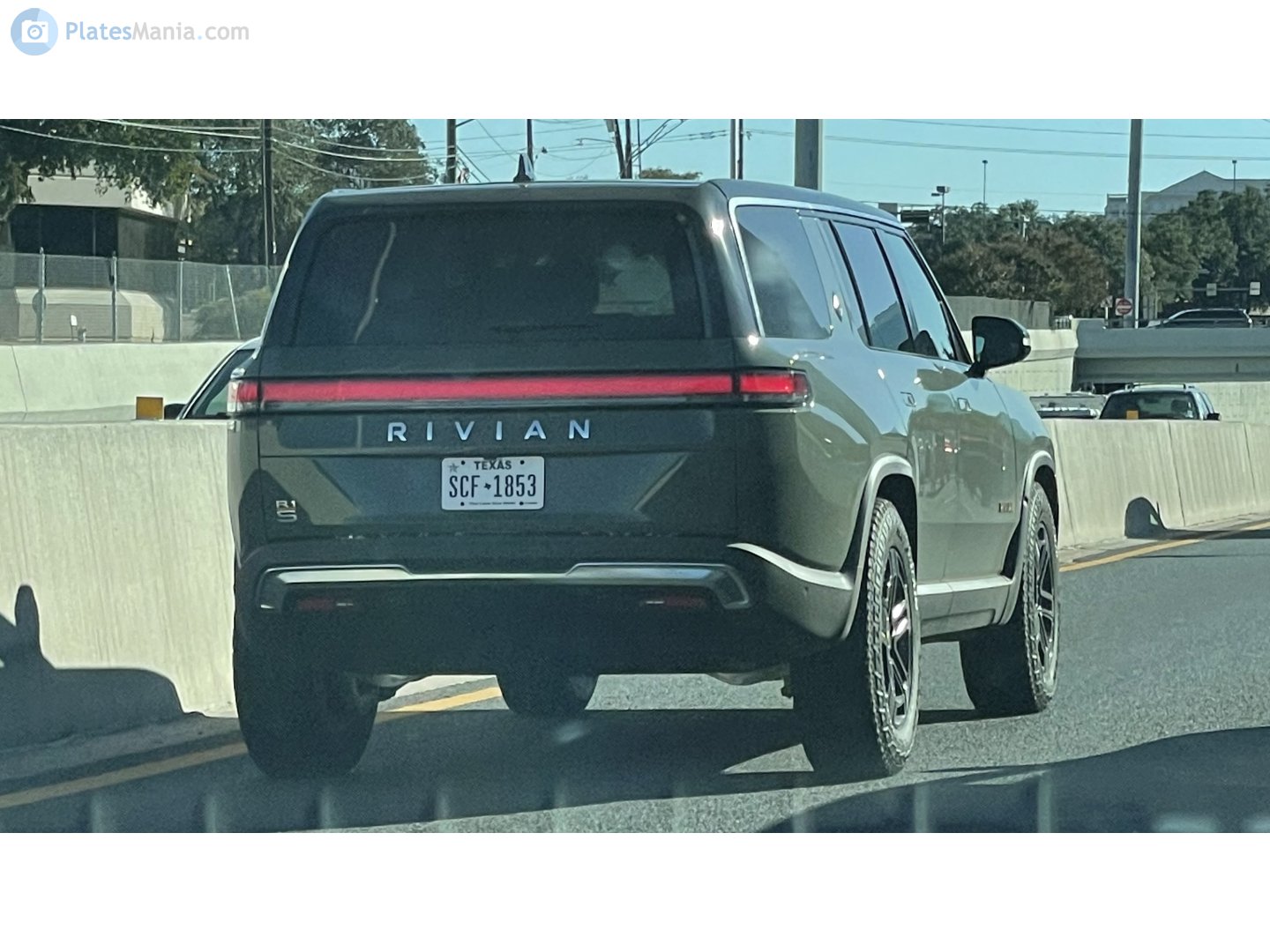 SCF-1853, Rivian R1S 1st gen, 2022–