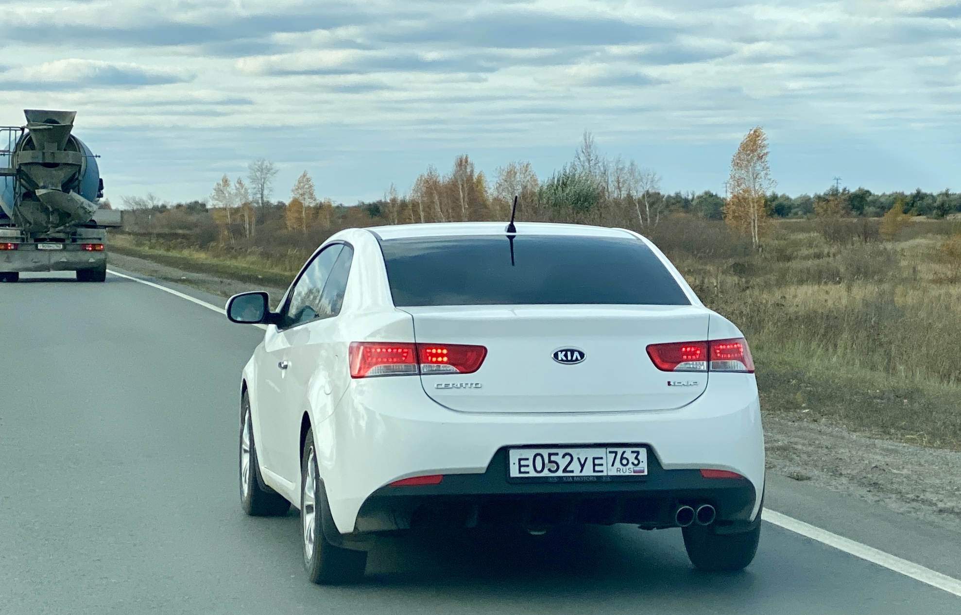 е 052 уе 763, Kia Cerato Koup 2nd gen (XK), 2009–2013