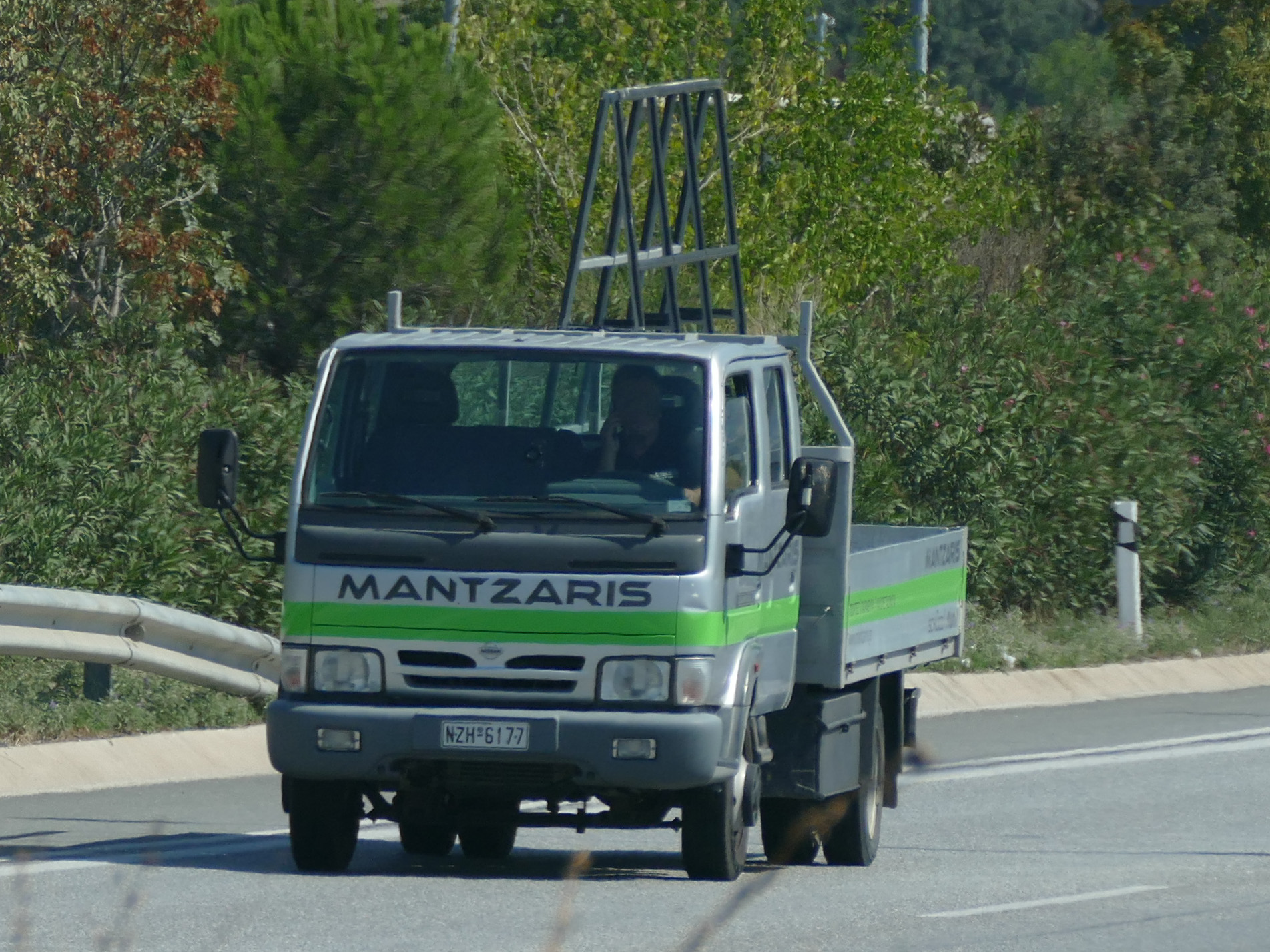 NZH-6177, Nissan Cabstar 4th gen (F23), 1992–2011