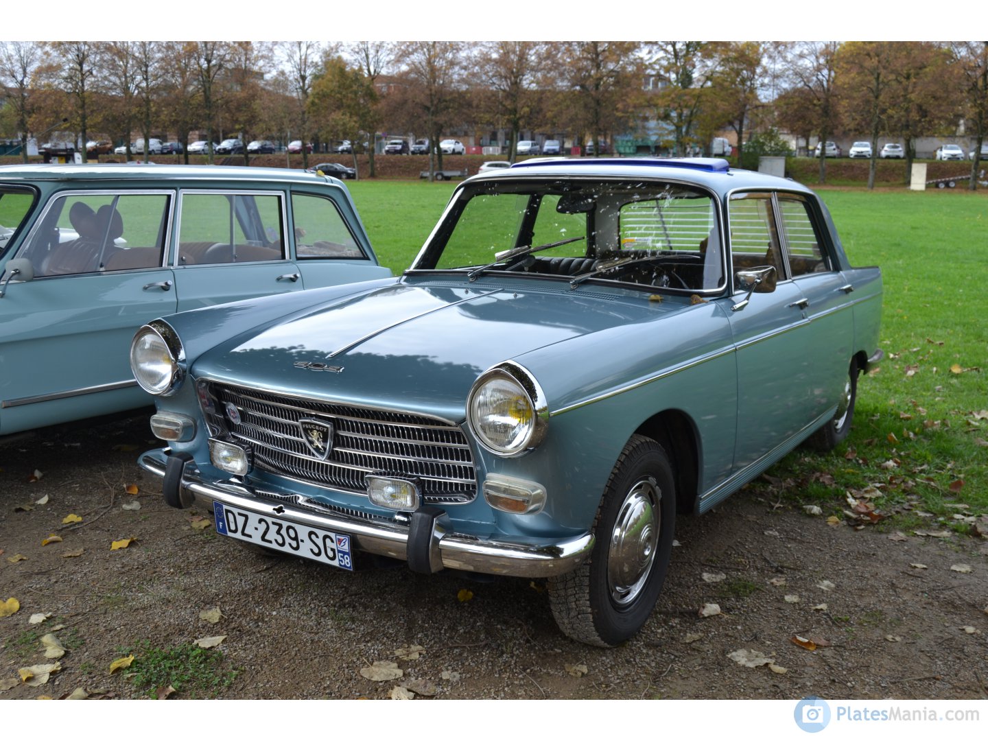 DZ-239-SG, Peugeot 404 Sedan, 1960–1975