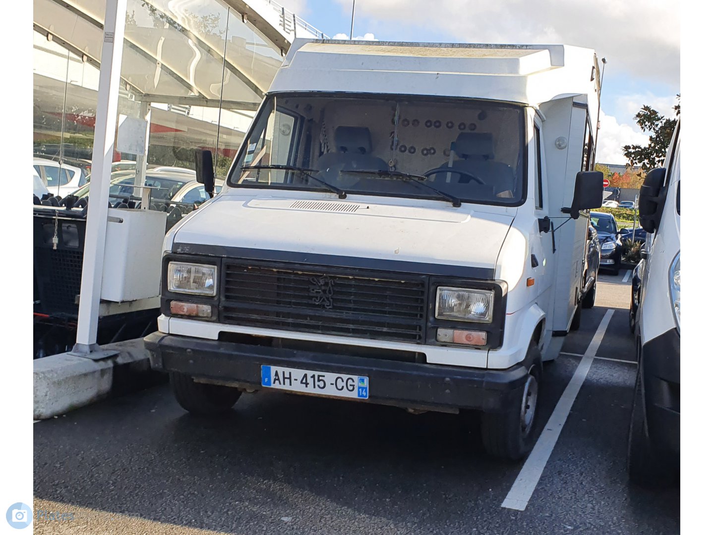 AH-415-CG, Peugeot J5 