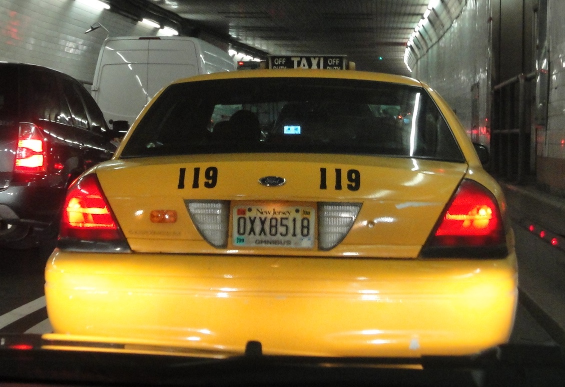 OXX8518, Ford Crown Victoria 2nd gen (EN114), 1997–2012