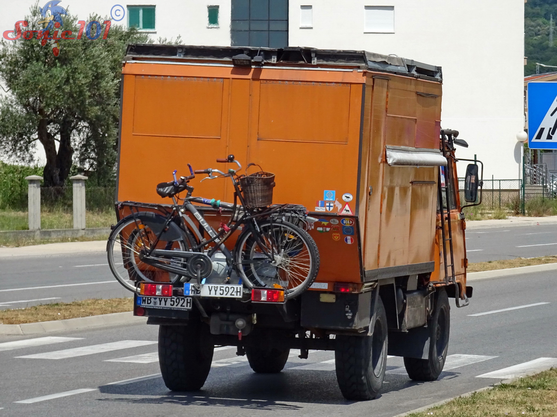 WB YY 592 H, Robur LO/LD 