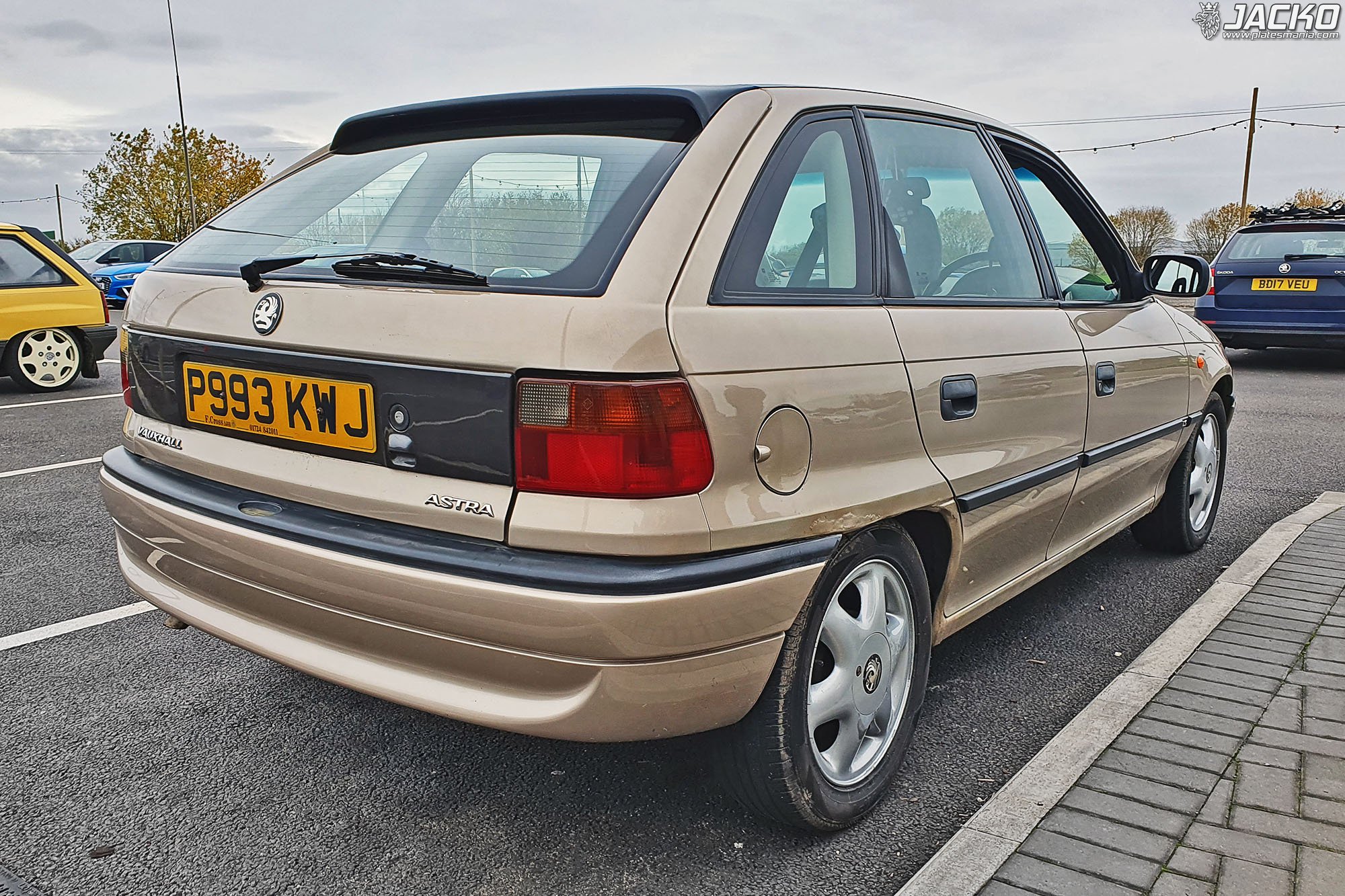 P993KWJ, Vauxhall Astra 3rd gen 5-door Hatch (F; T92), 1991–1998