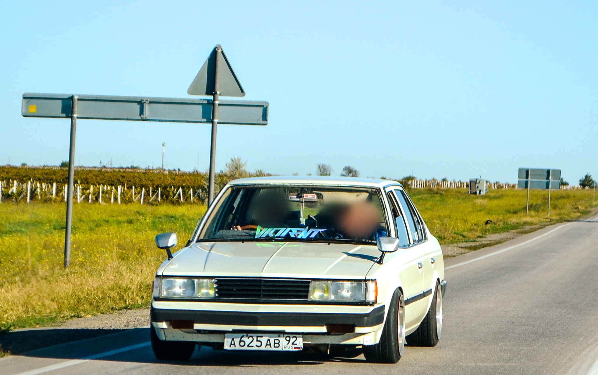 а 625 ав 92, Toyota Corona 7th gen Sedan (T140), 1982–1998