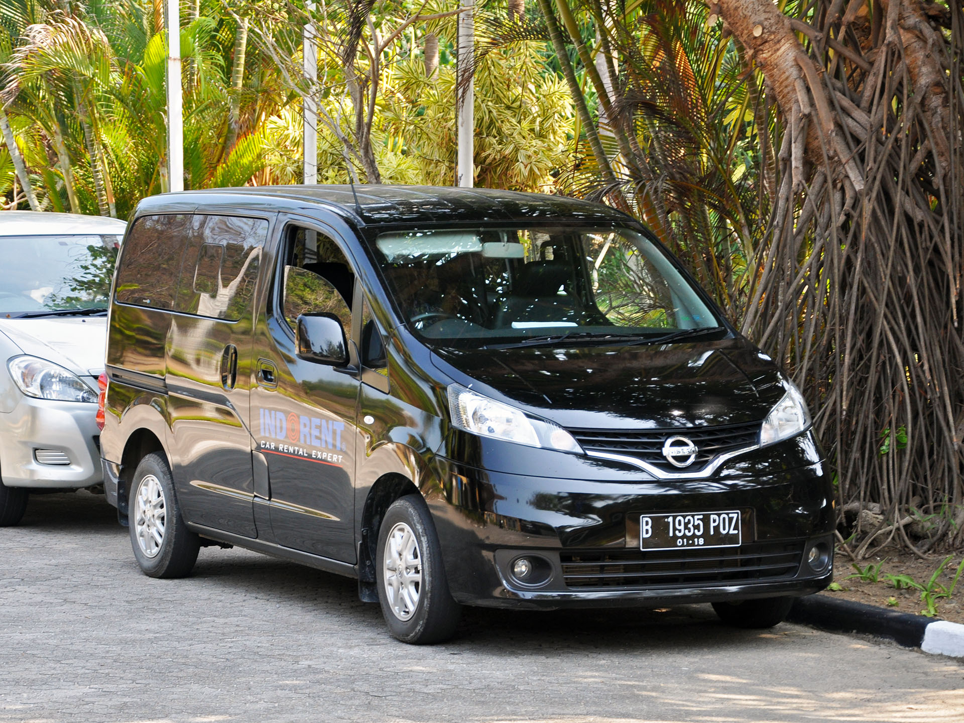 B 1935 POZ, Nissan Evalia 