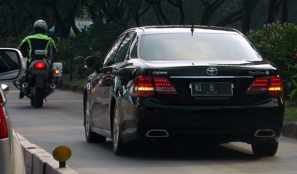 RI 6, Toyota Crown 13th gen (S200), 2008–2012  (­–2015 for CN-market)